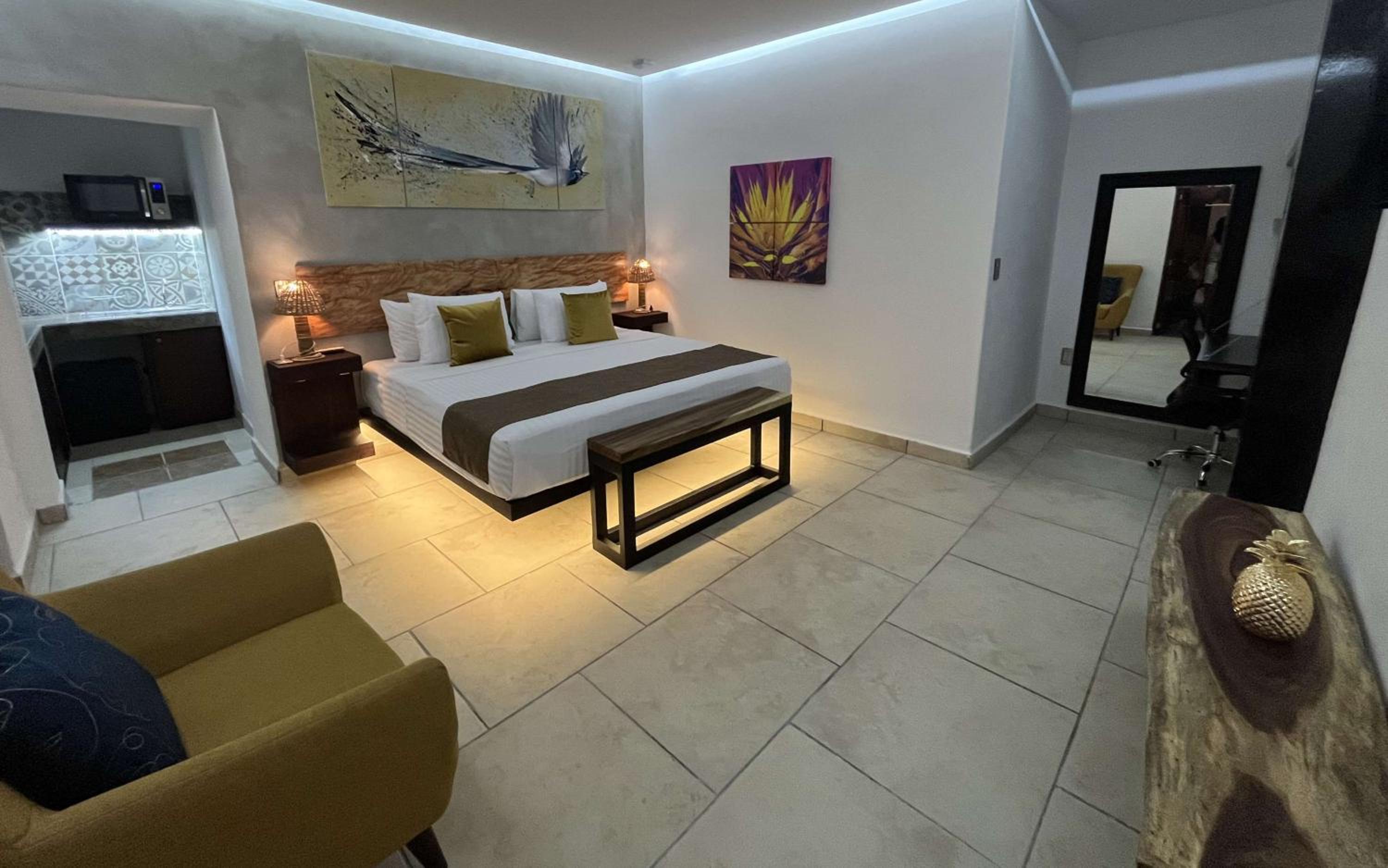 King Suite with Kitchenette and Sofa Bed - Non-Smoking - Photo 1