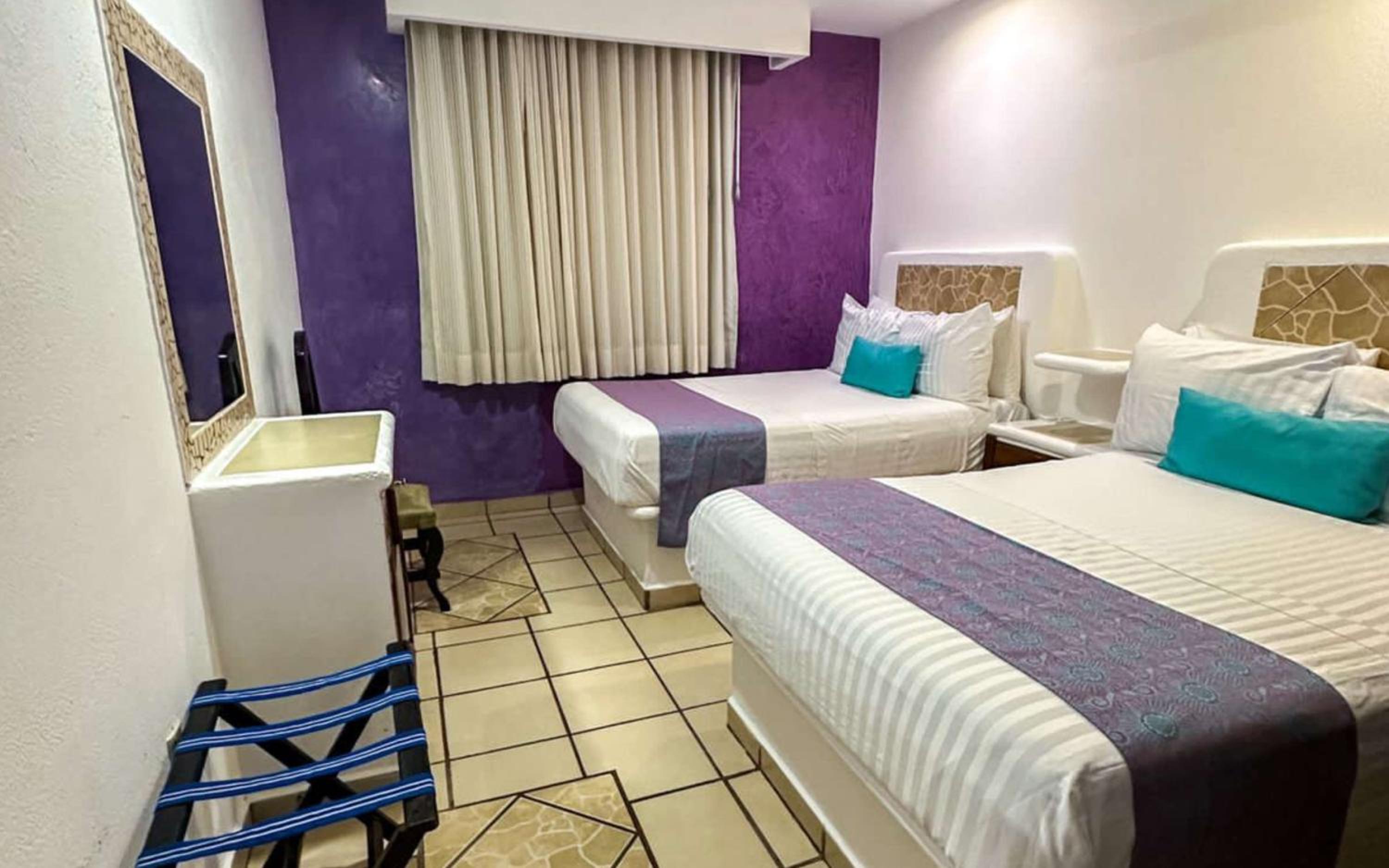 One-Bedroom King Suite with Two Double Beds and Sofa Bed - Kitchenette/Non-Smoking - Photo 2