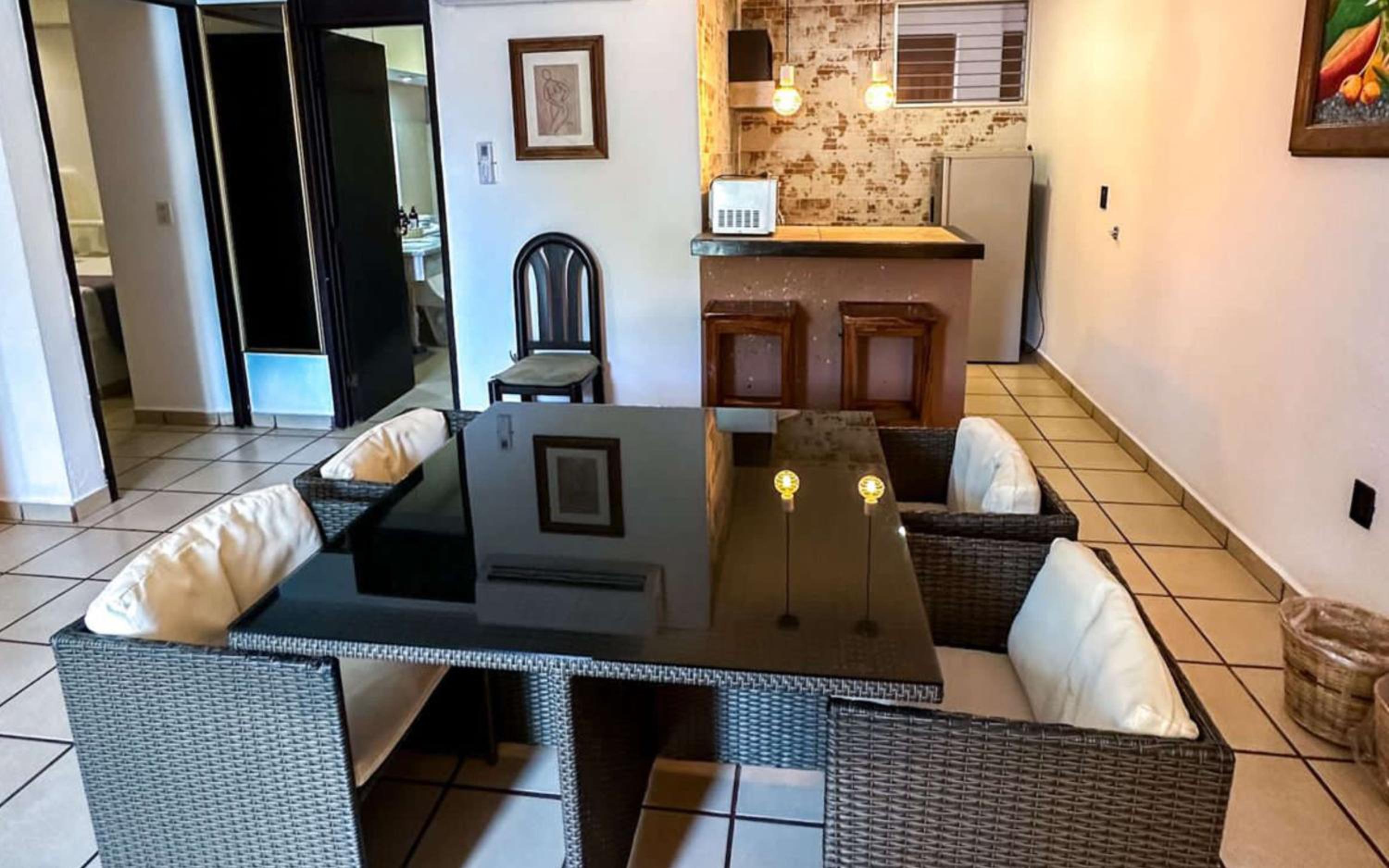 One-Bedroom King Suite with Two Double Beds and Sofa Bed - Kitchenette/Non-Smoking - Photo 5