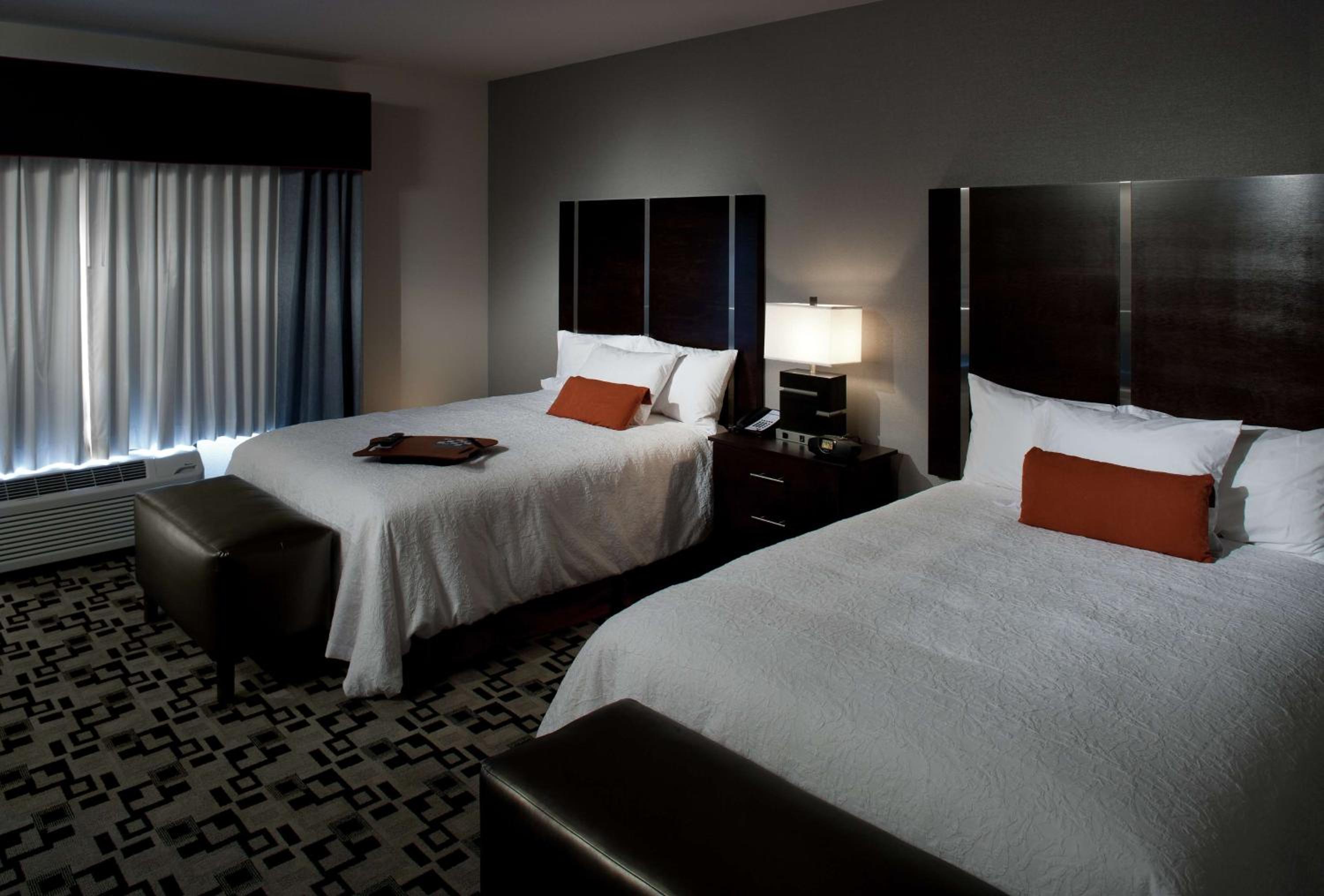 Queen Room with Two Queen Beds - Hearing Access/Non-Smoking photo 1