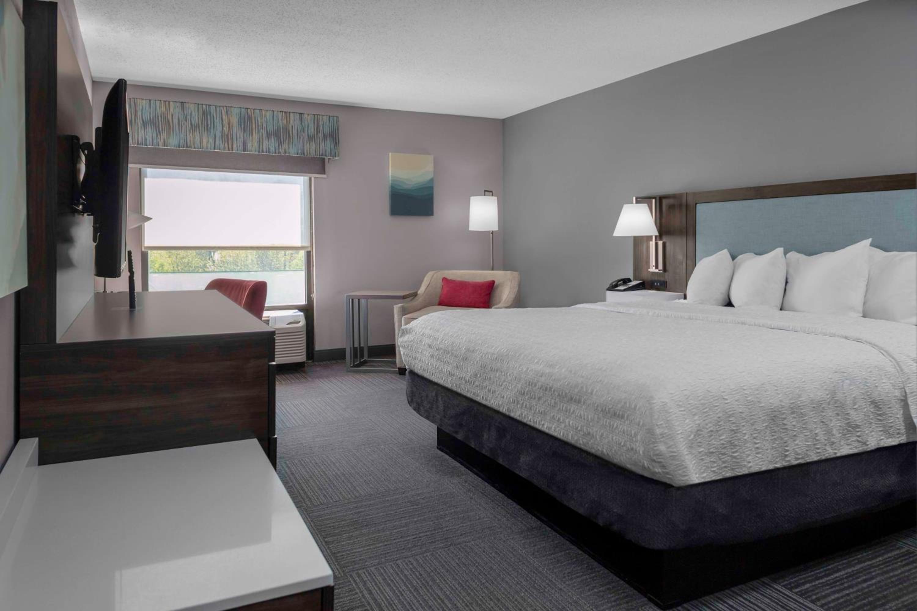 King Room with King Bed - Non-Smoking - Photo 1