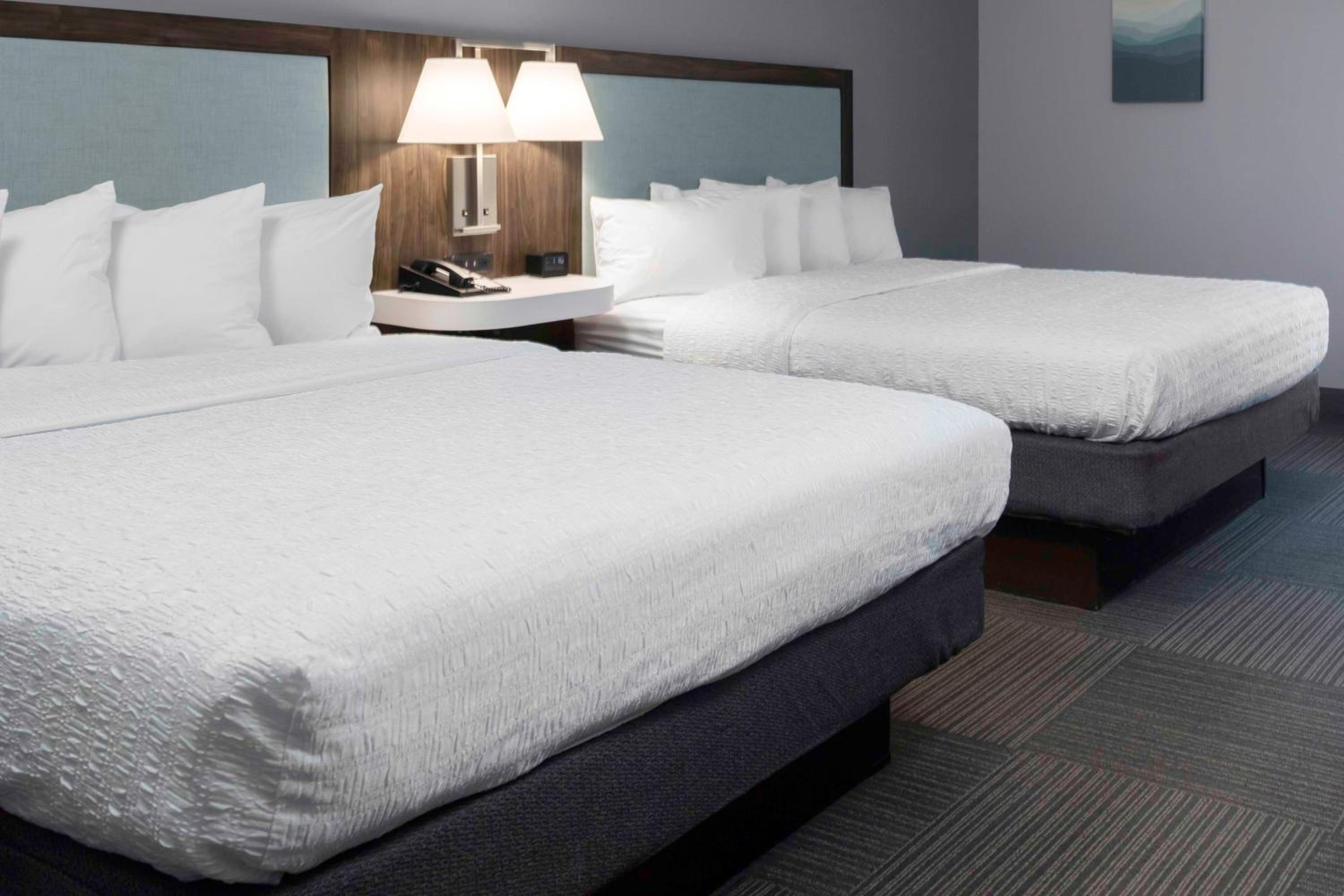 Room with Two Queen Beds - Non-Smoking - Photo 2