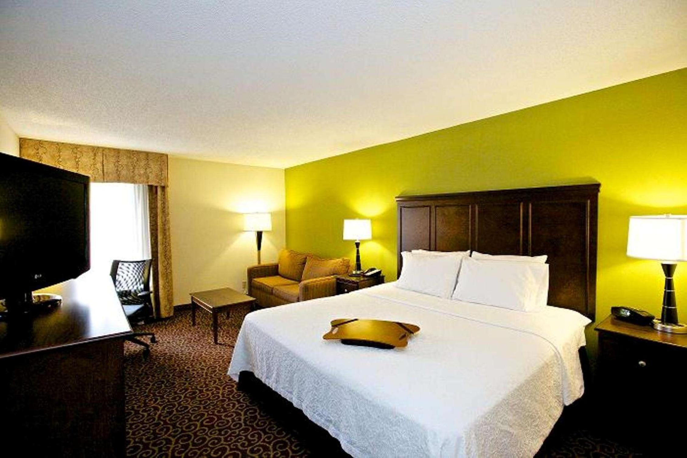 King Room with Sofa Bed and Study - Non-Smoking - Photo 1
