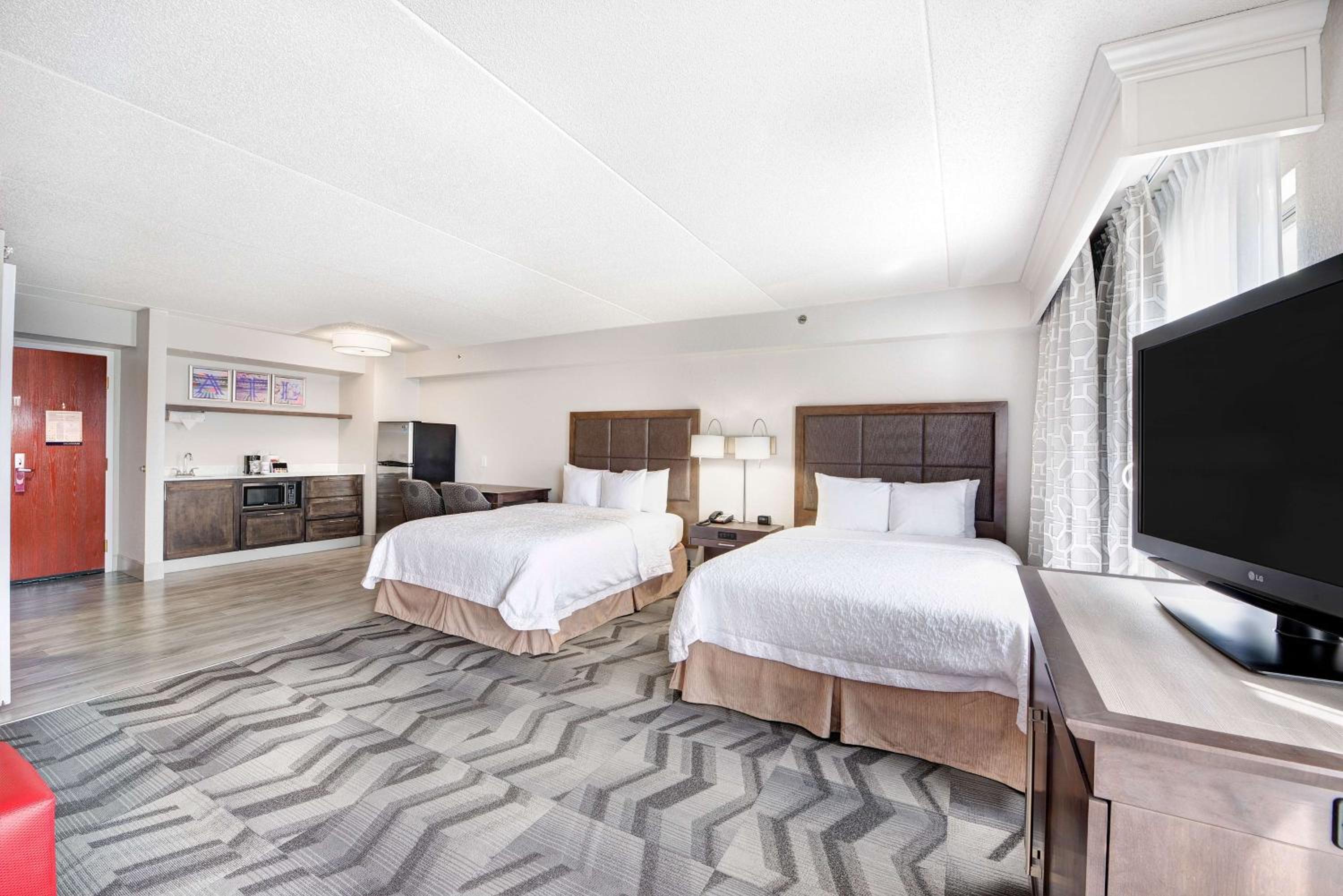 Studio Suite with Two Queen Beds - Non-Smoking - Photo 3
