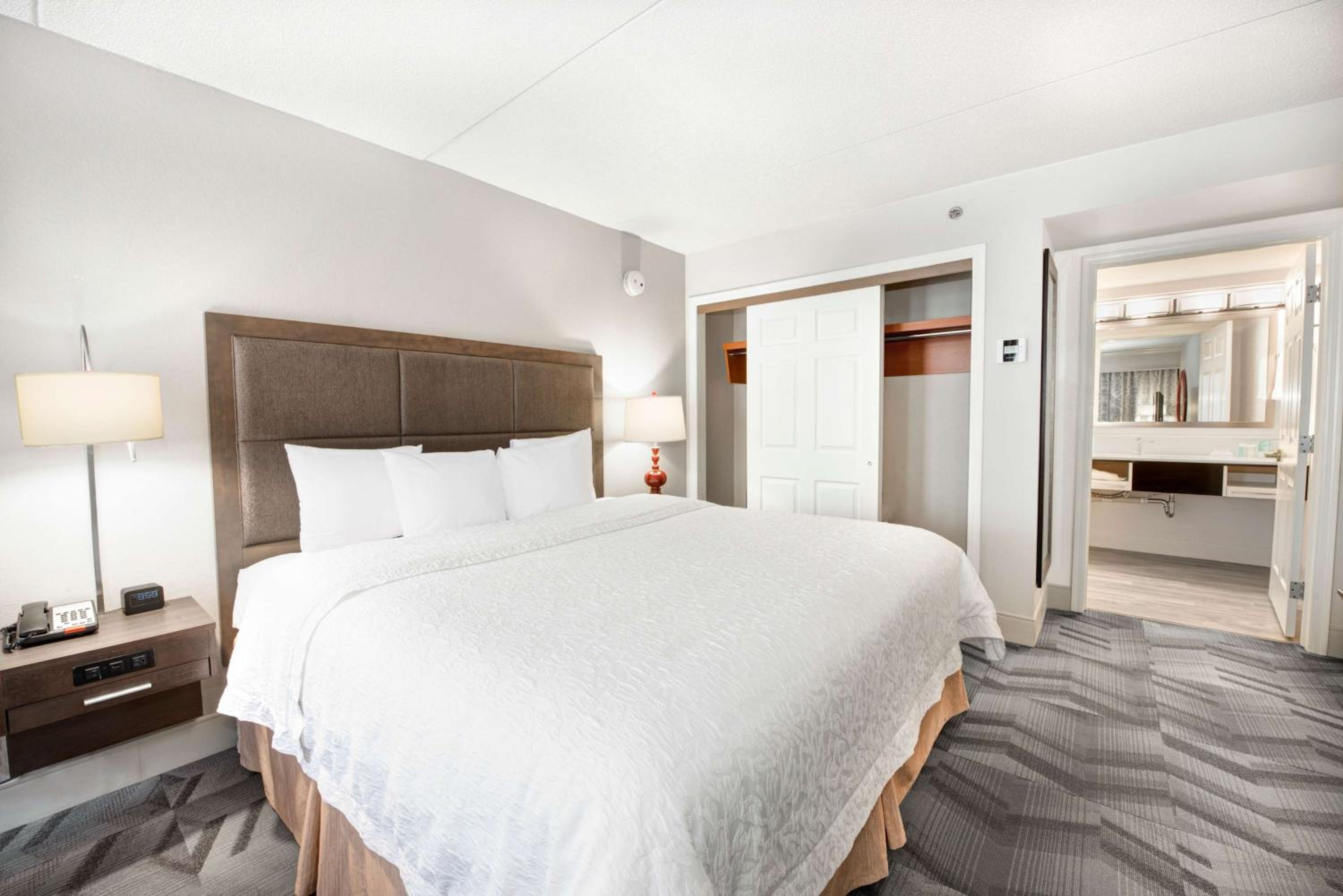 One-Bedroom King Suite with Kitchen - Non-Smoking  - Photo 1