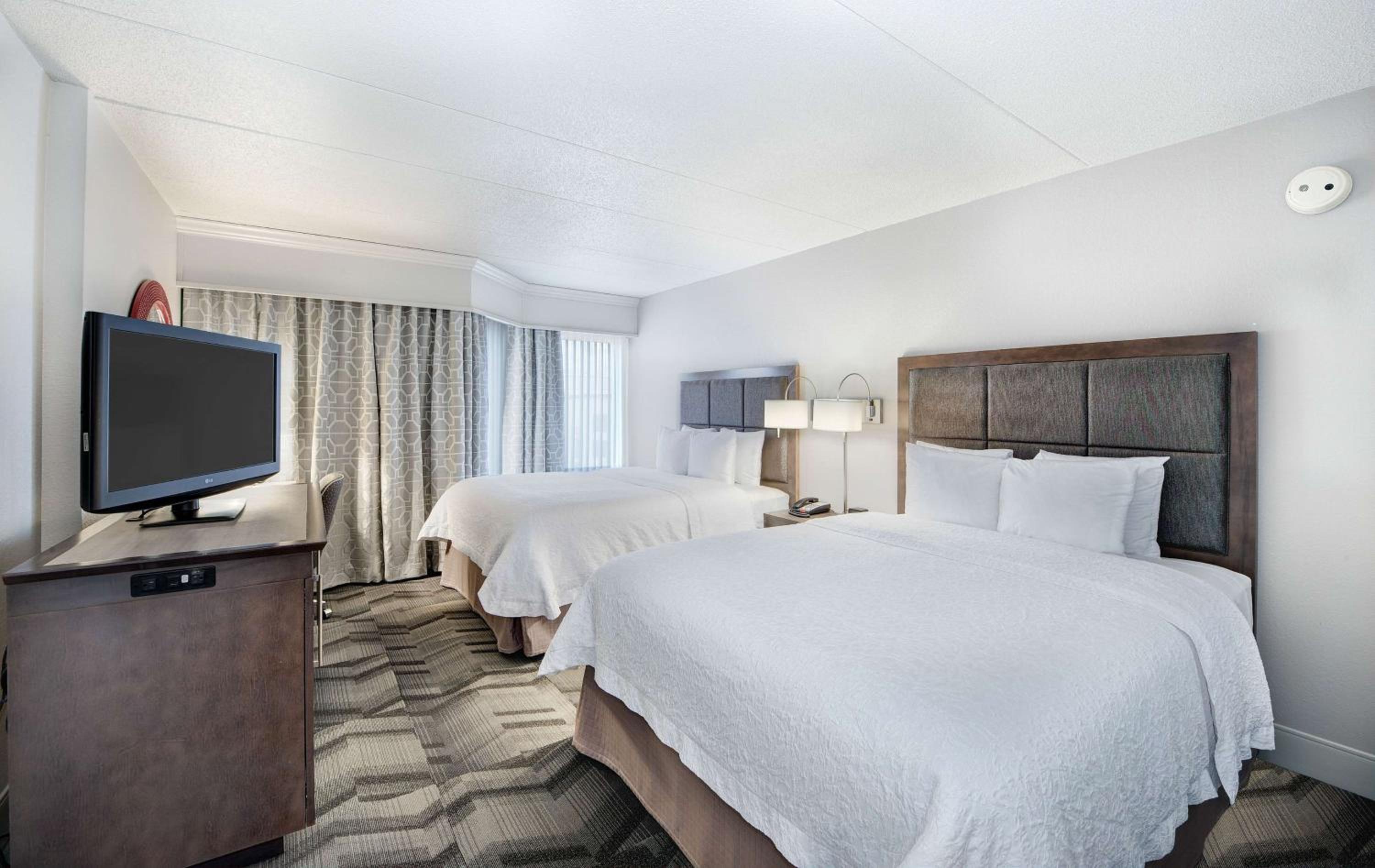 One-Bedroom Suite with Two Queen Beds and Kitchen - Non-Smoking - Photo 1