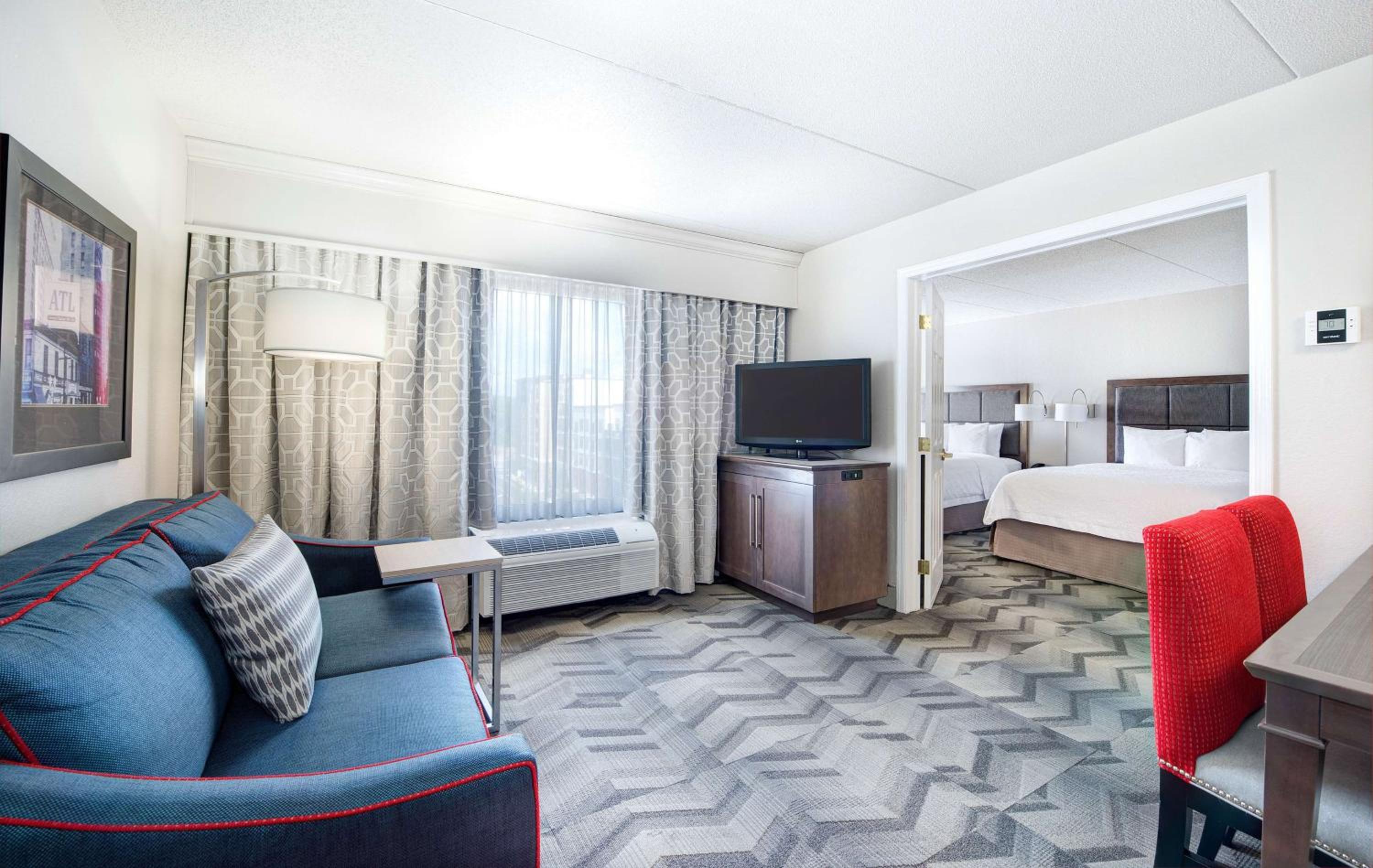 One-Bedroom Suite with Two Queen Beds and Kitchen - Non-Smoking - Photo 2