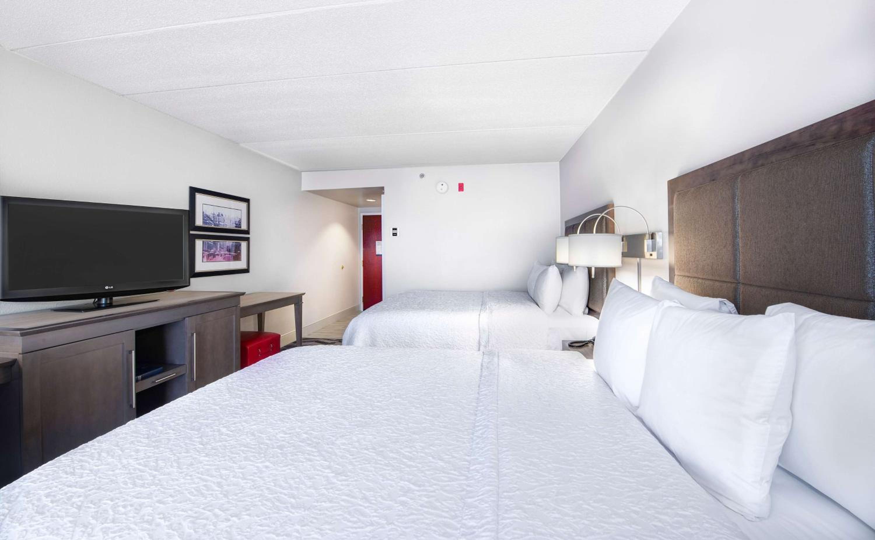 Room with Two Queen Beds - Non-Smoking - Photo 6