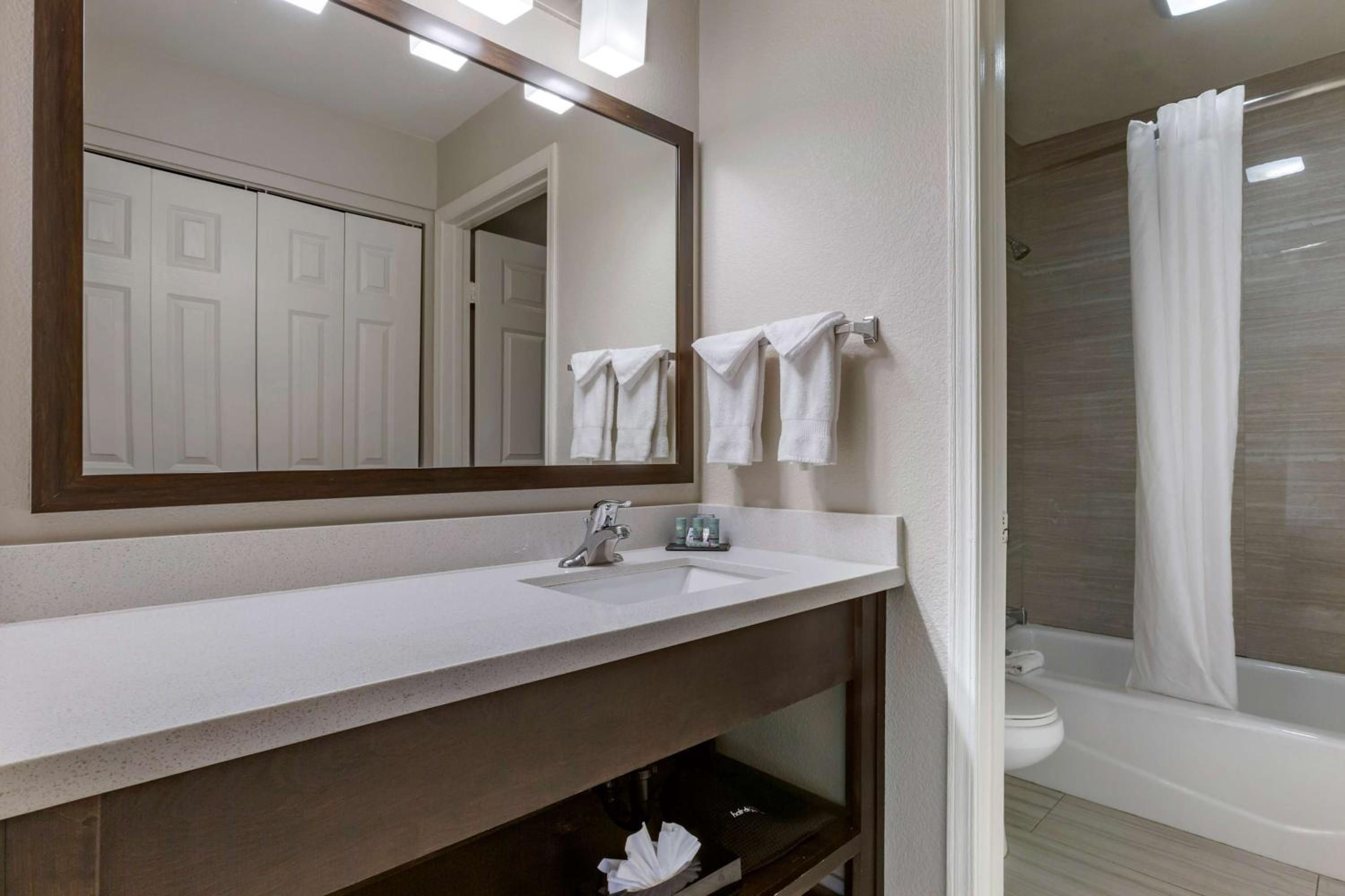 King Room with Kitchenette - Non-Smoking - Photo 8
