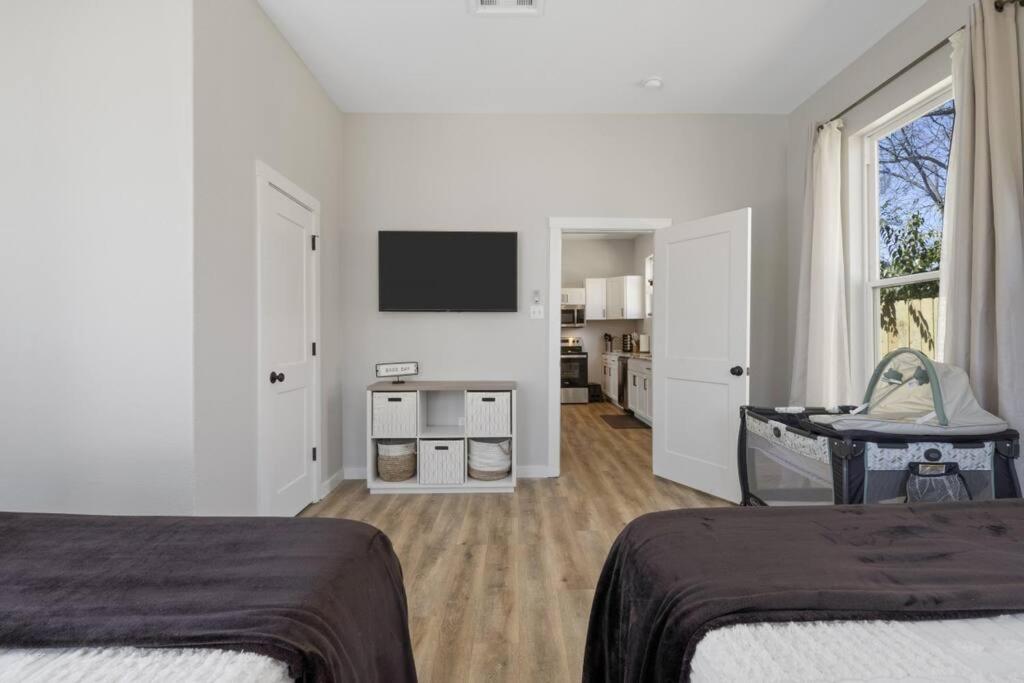 Four-Bedroom House photo 2