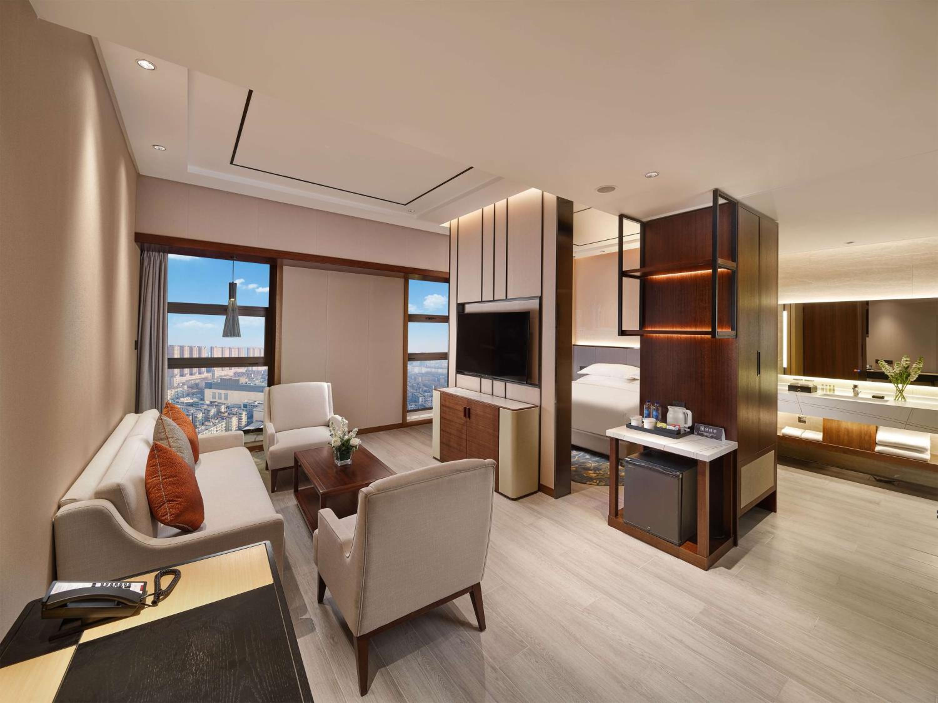 Deluxe King Suite