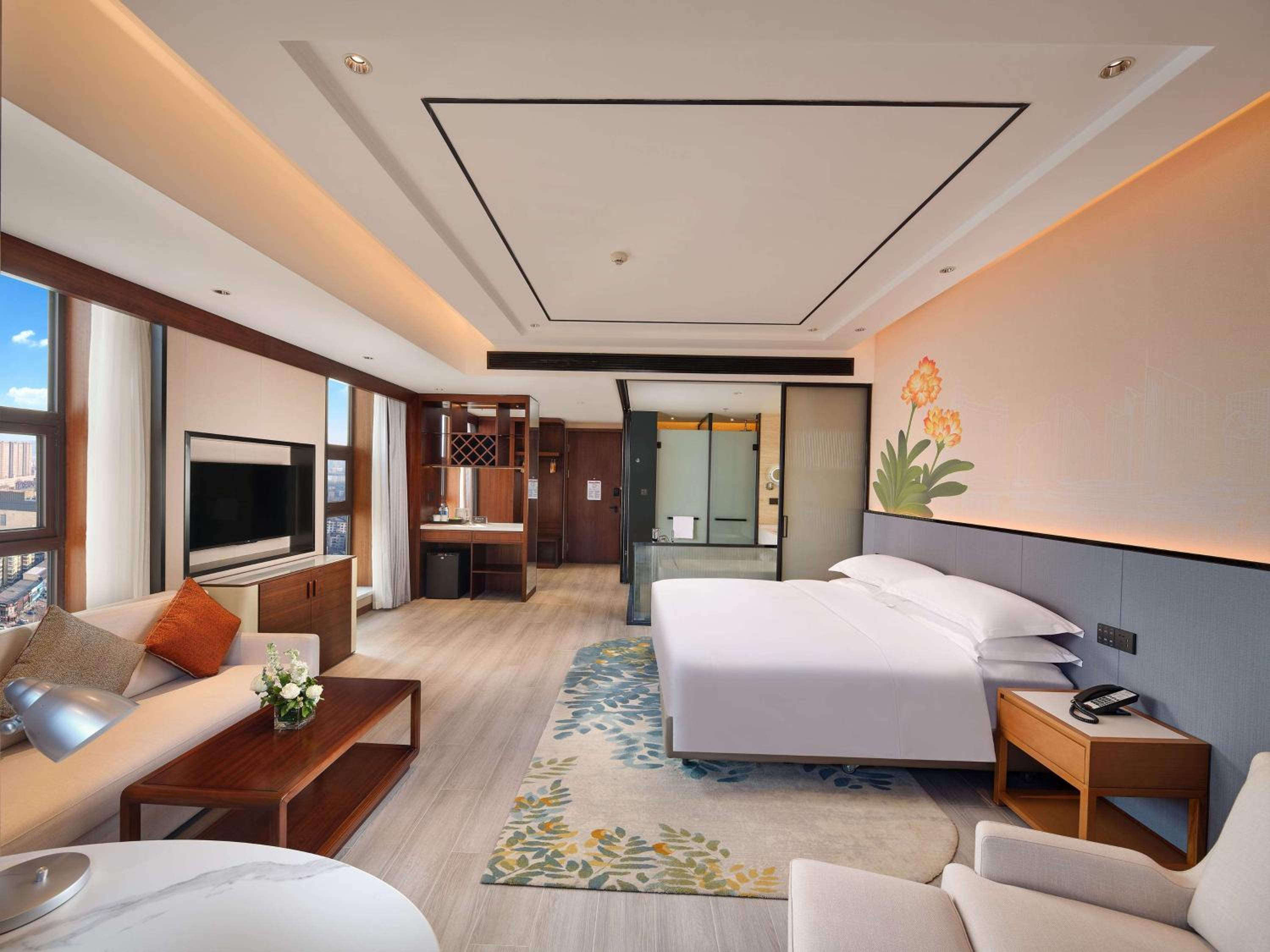 Deluxe King Room - Photo 2
