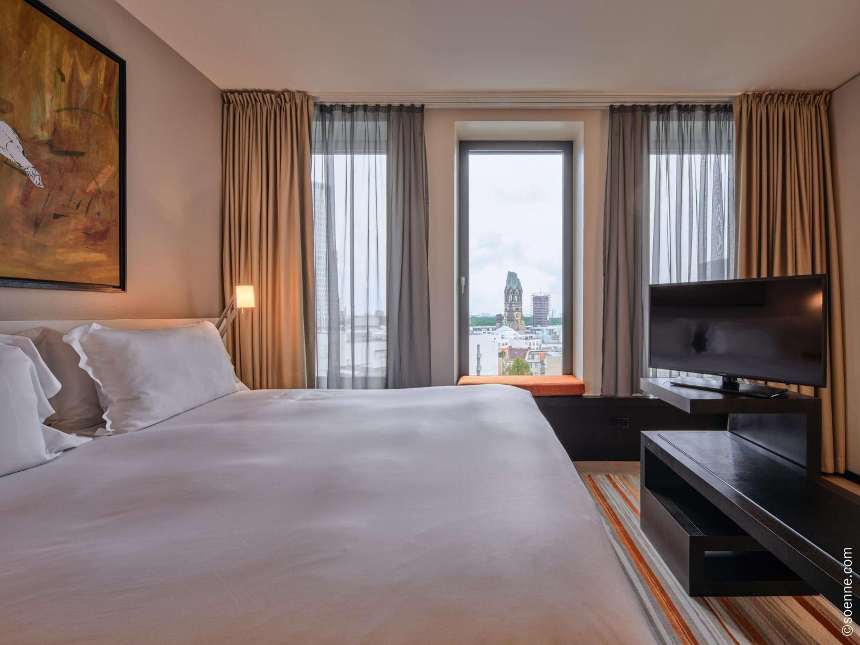 Deluxe Suite with Kingsize bed - Photo 1