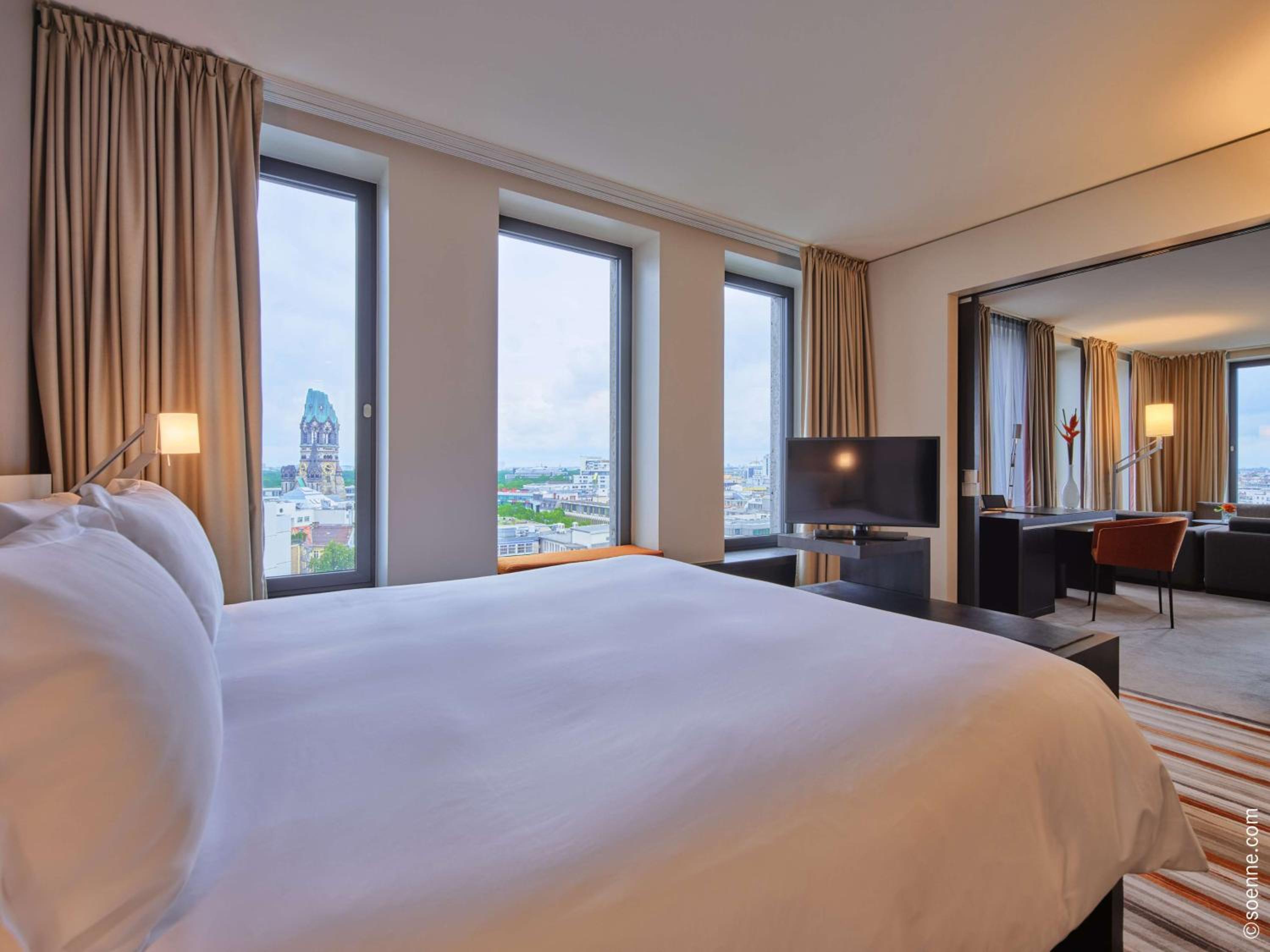 Deluxe Suite with Kingsize bed - Photo 6