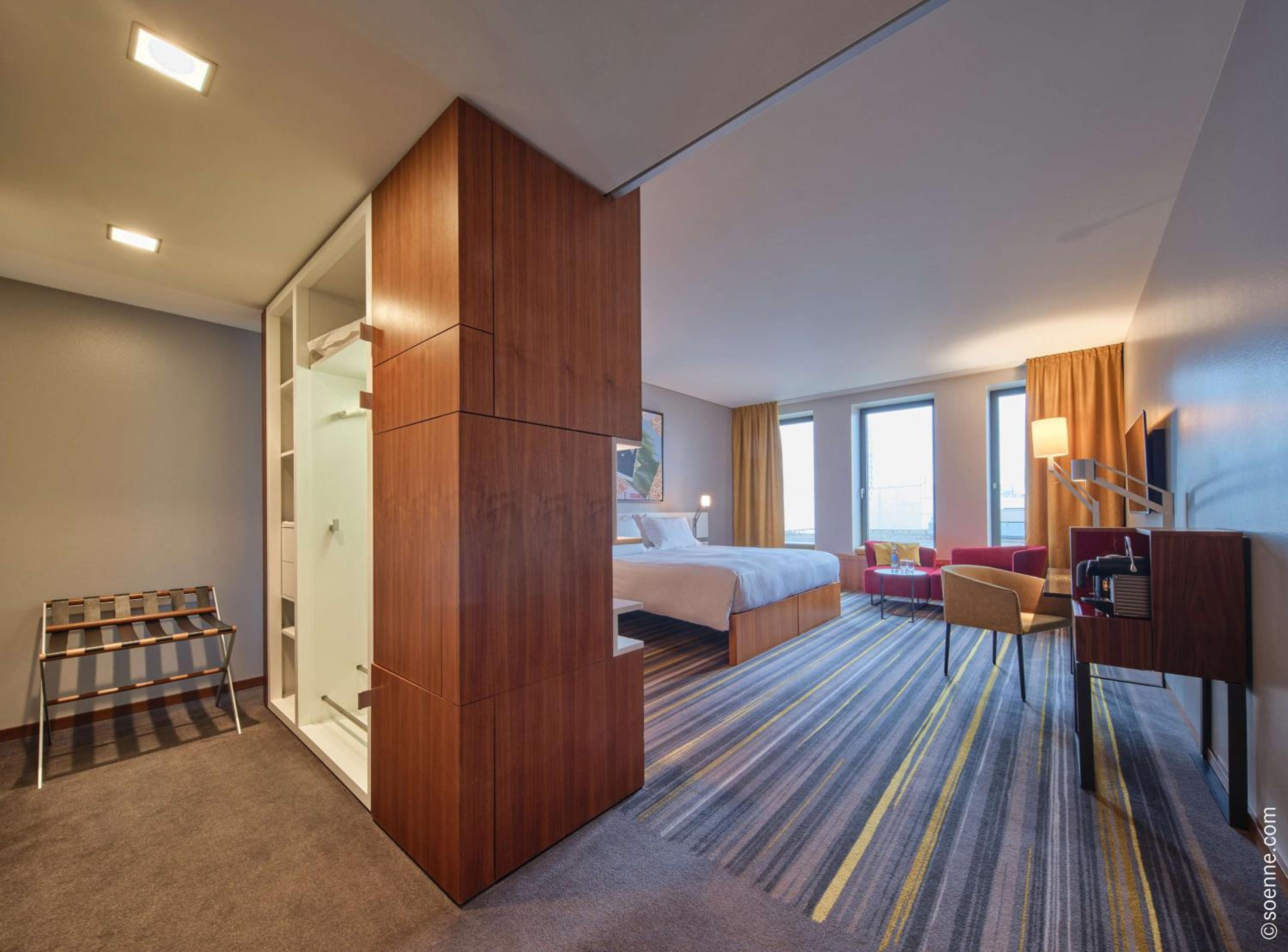 Comfort Room with Kingsize Bed - Photo 6