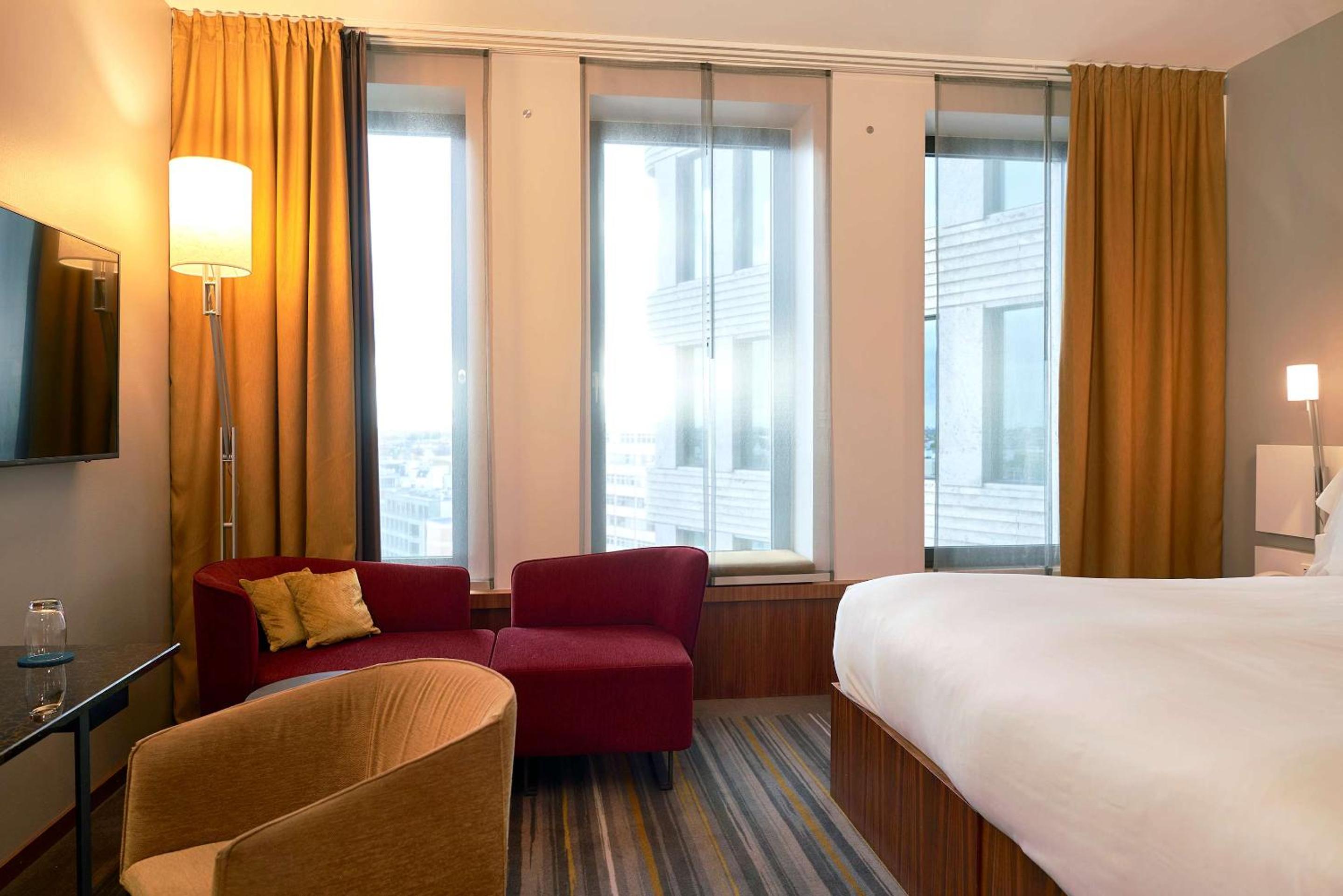 Comfort Room with Kingsize Bed - Photo 1