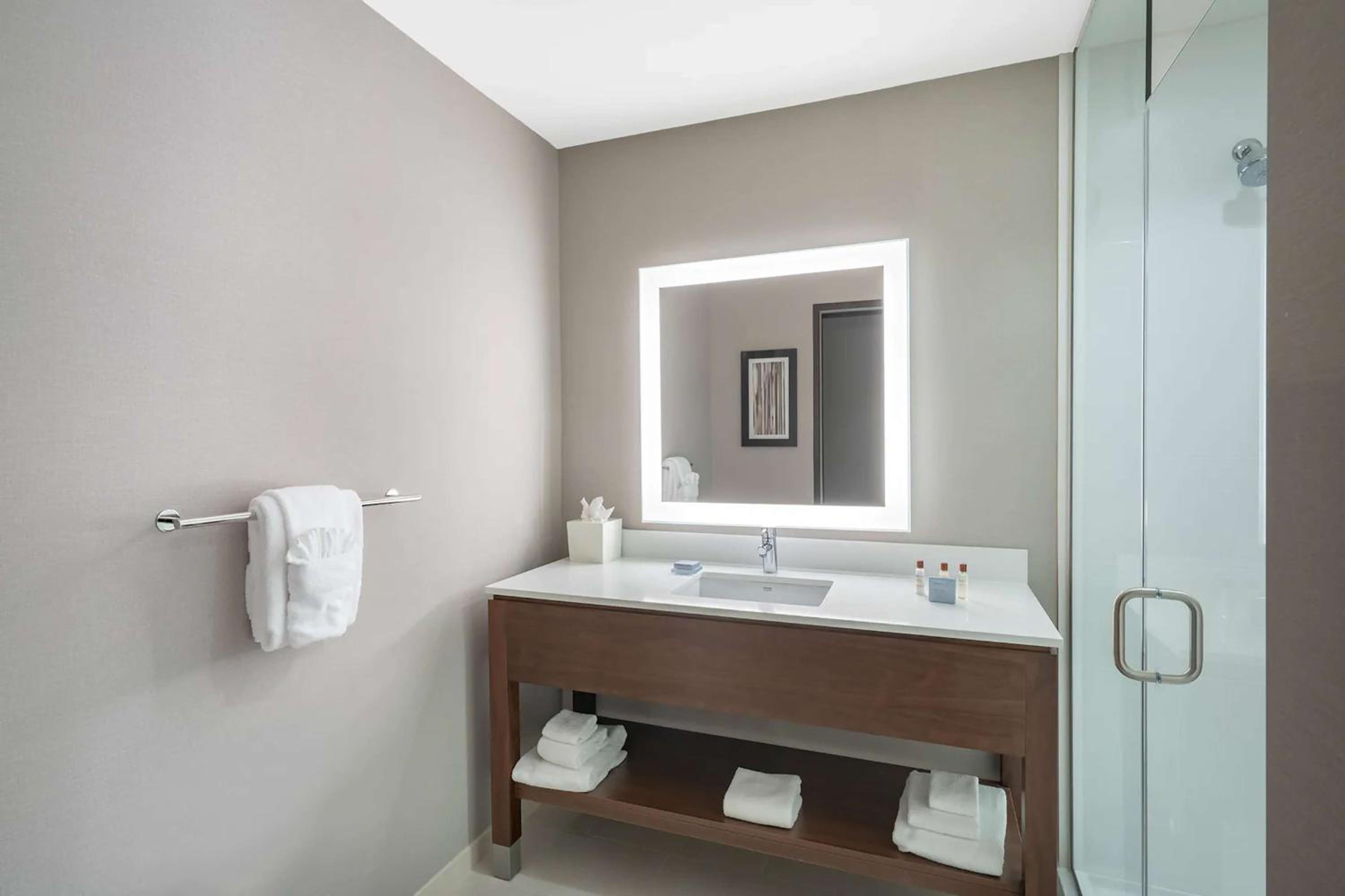 Queen Room with Two Queen Beds - Hearing Access