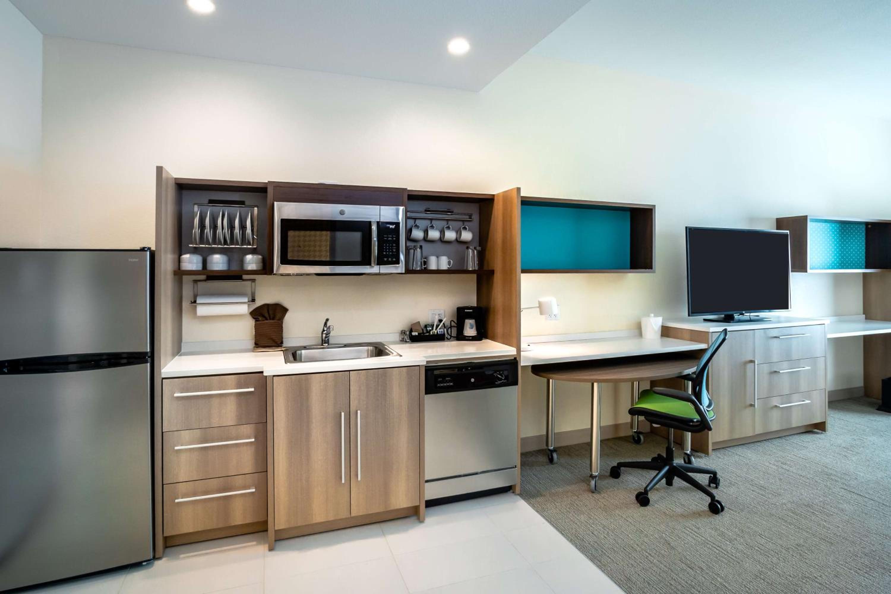 One-Bedroom King Suite - Non-Smoking - Photo 3