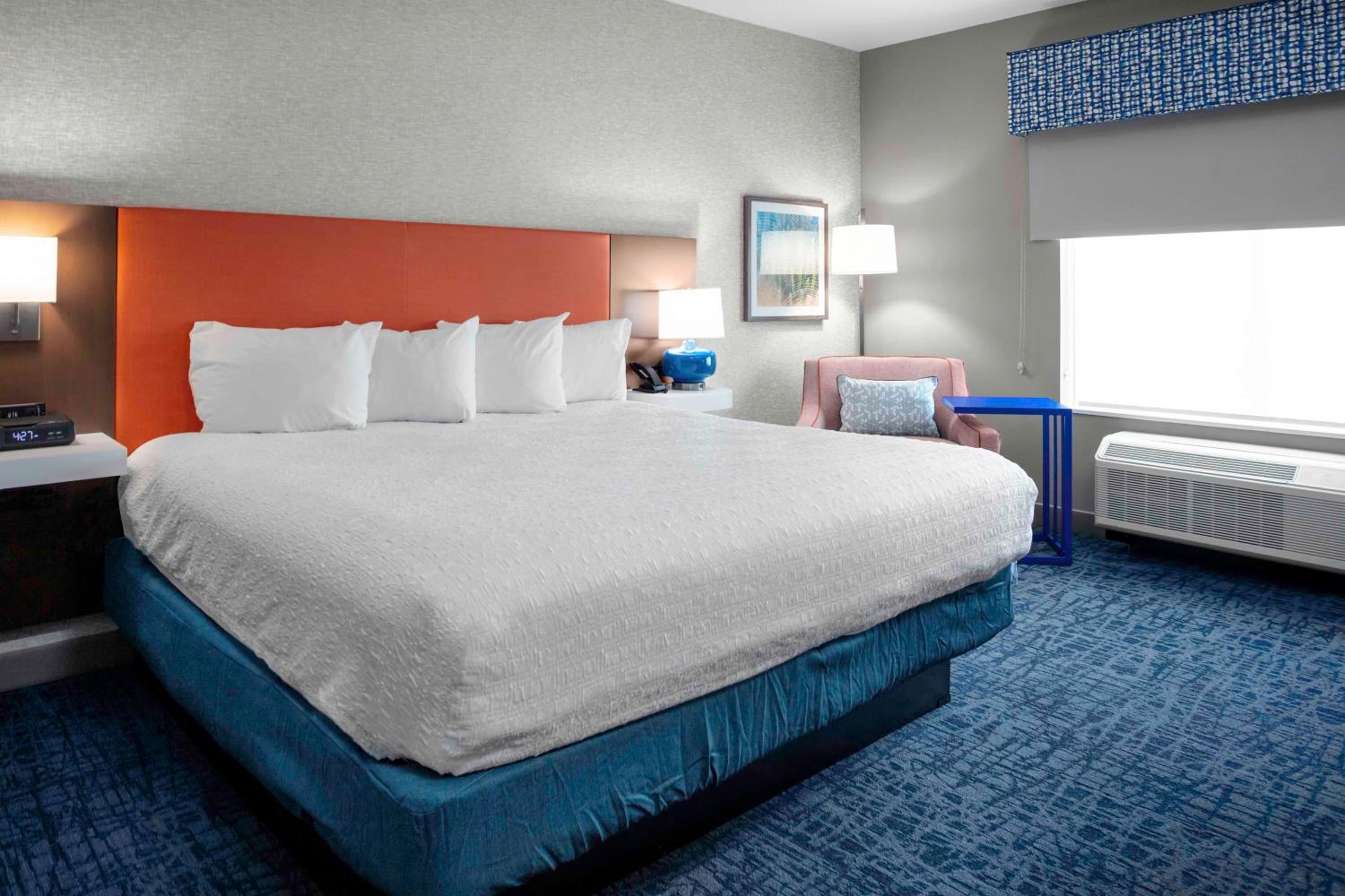 King Room with Sofa Bed - Photo 1