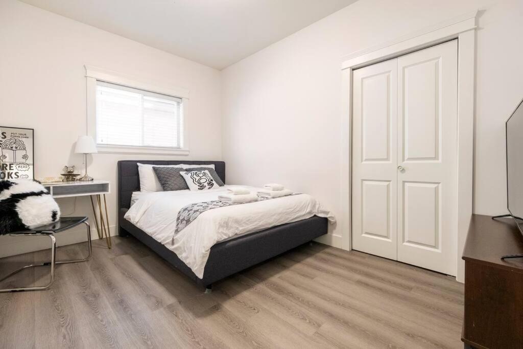Queen Room photo 2