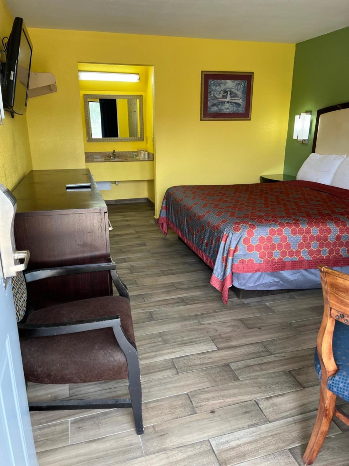 Standard King Room - Photo 1