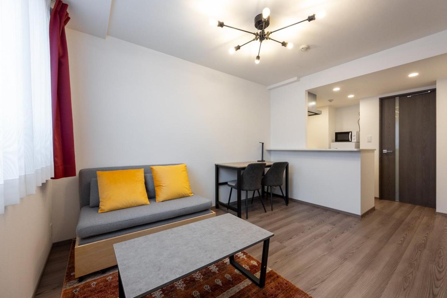 One-Bedroom Apartment photo 1