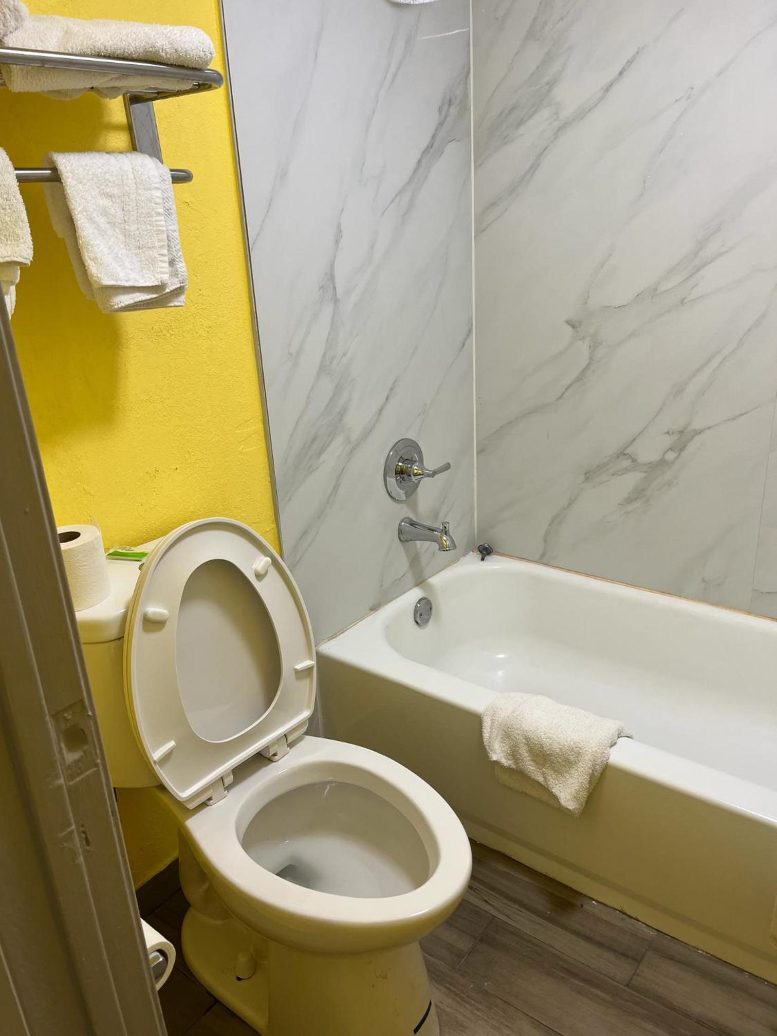 Standard King Room - Photo 2