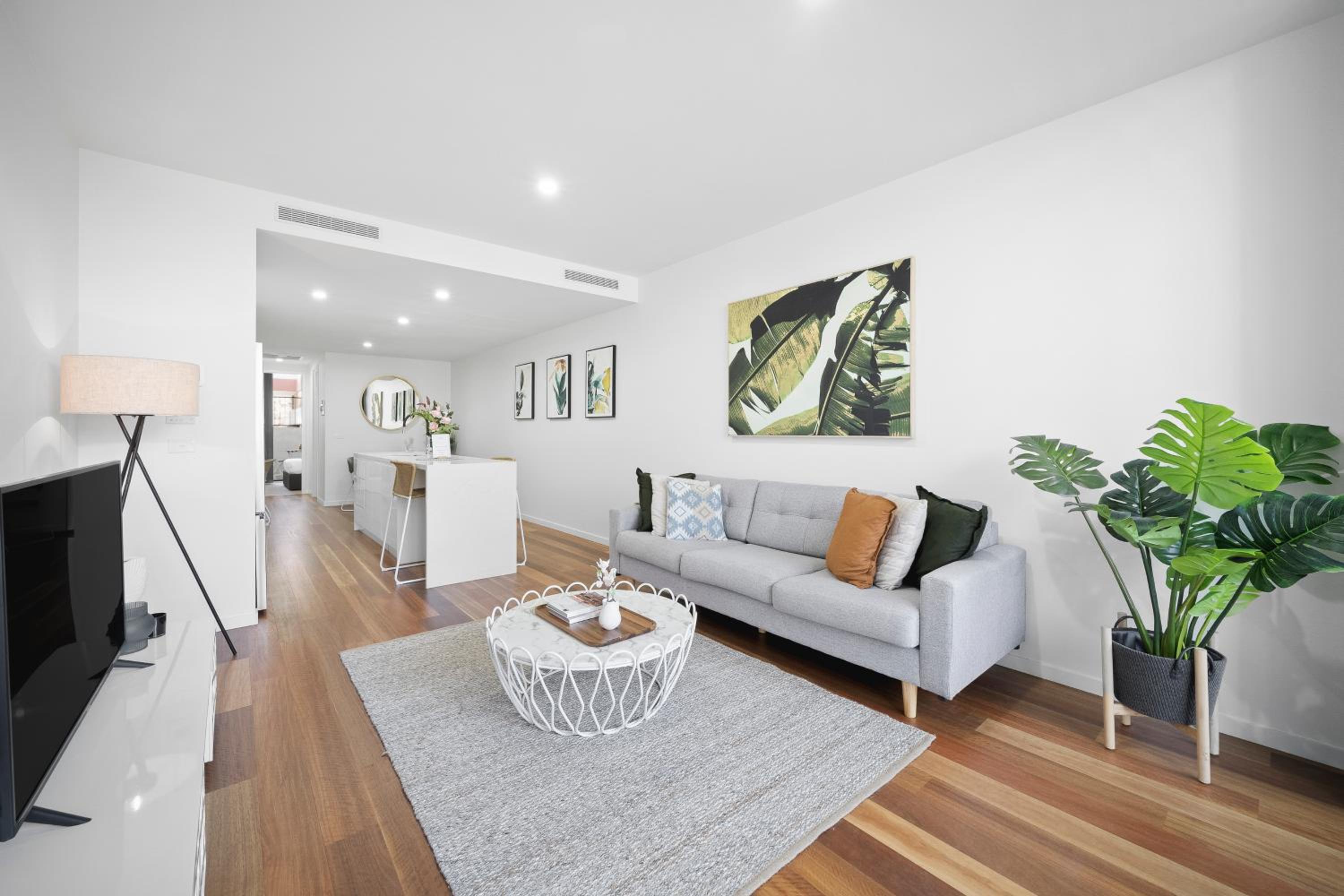 One Bedroom Apartment With Parking