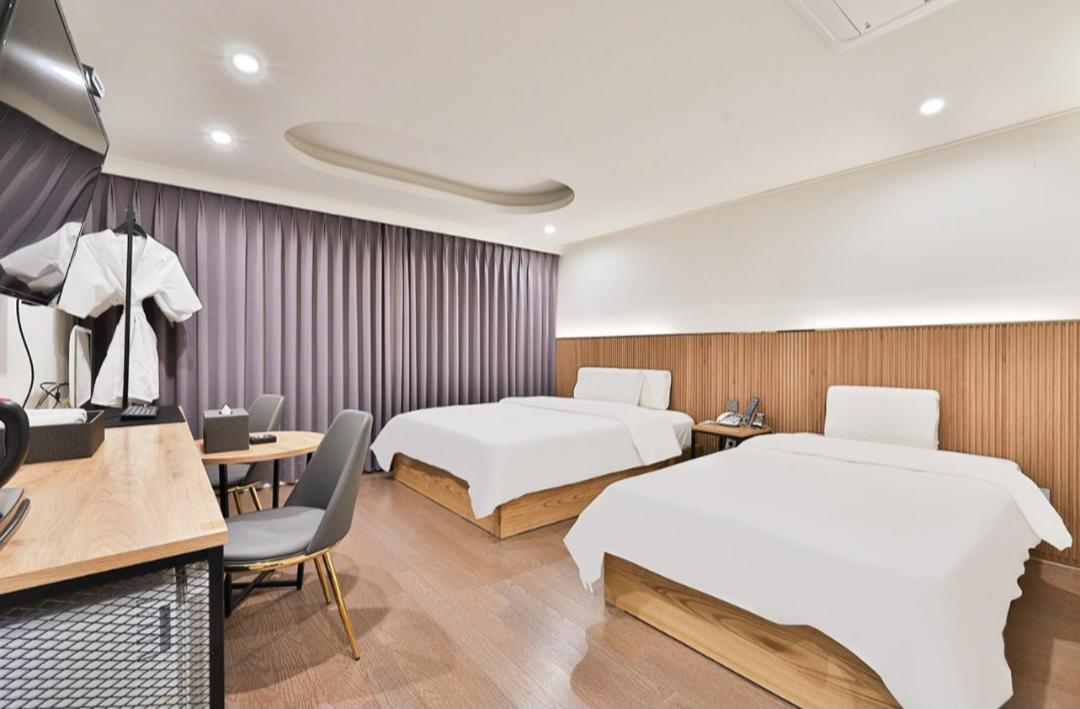 Standard Twin Room - Photo 1
