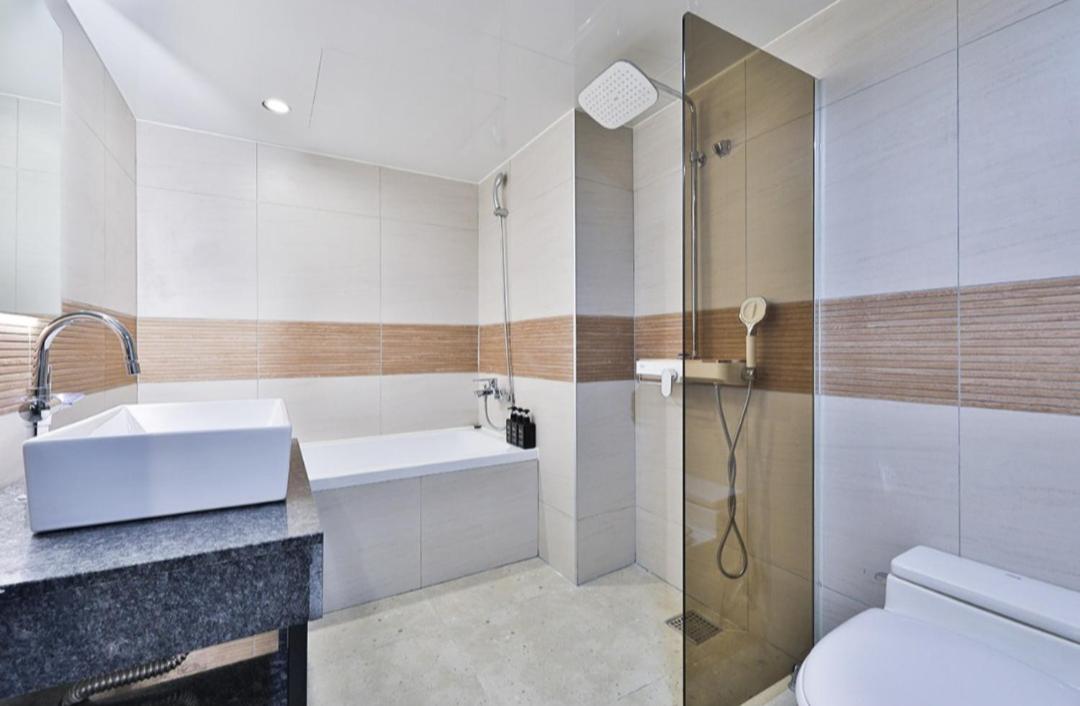 Standard Twin Room - Photo 3