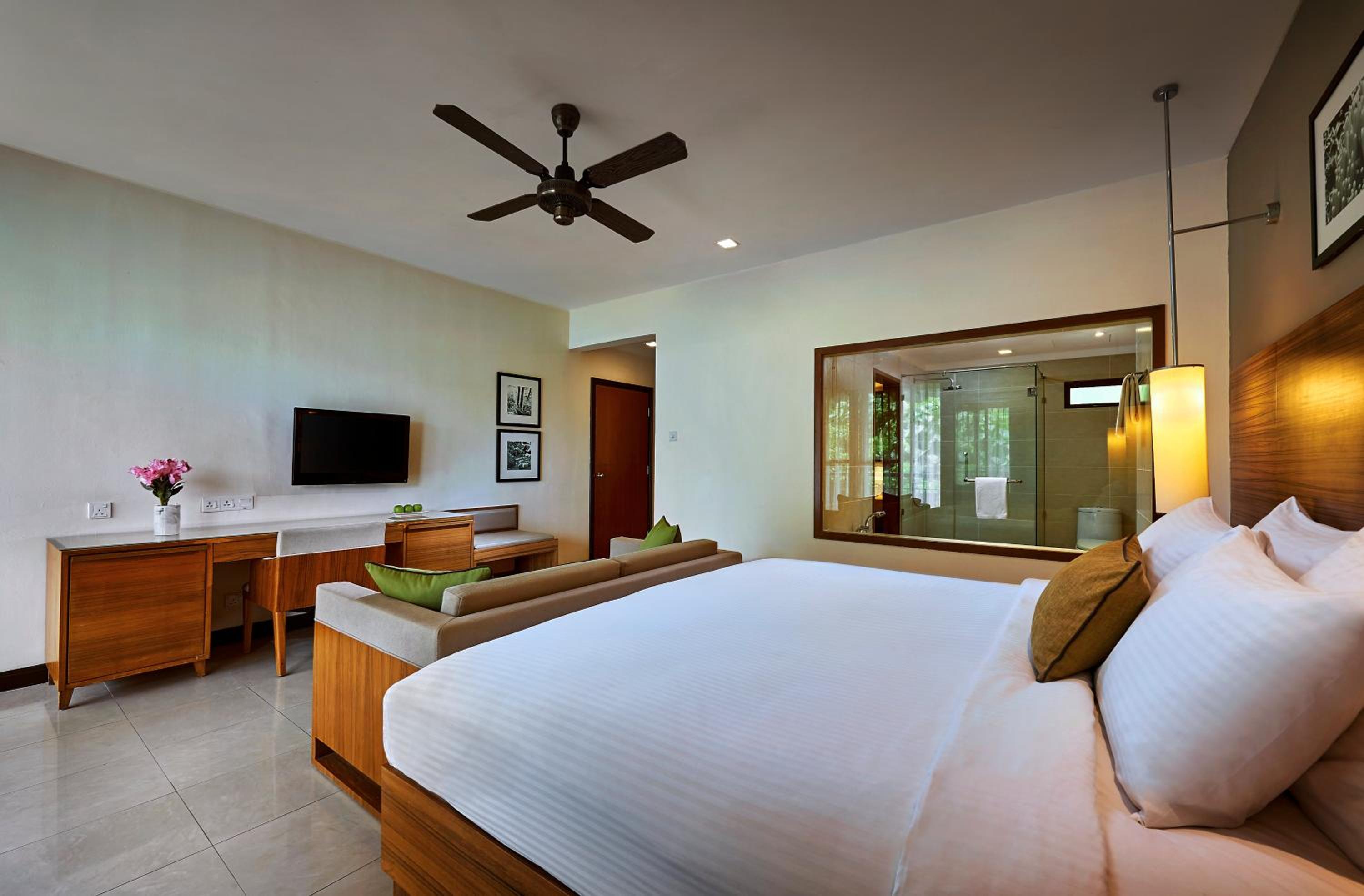 Two Bedroom Hillview Deluxe - Photo 6