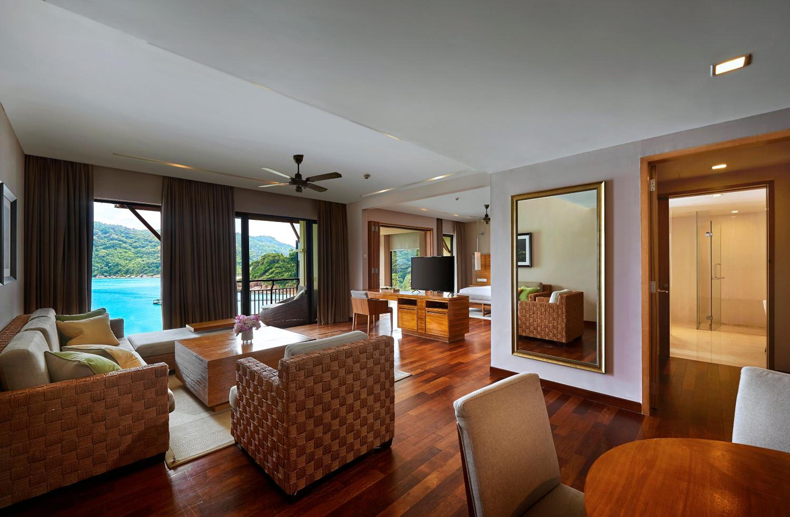 Two Bedroom Bayview Suite - Photo 16