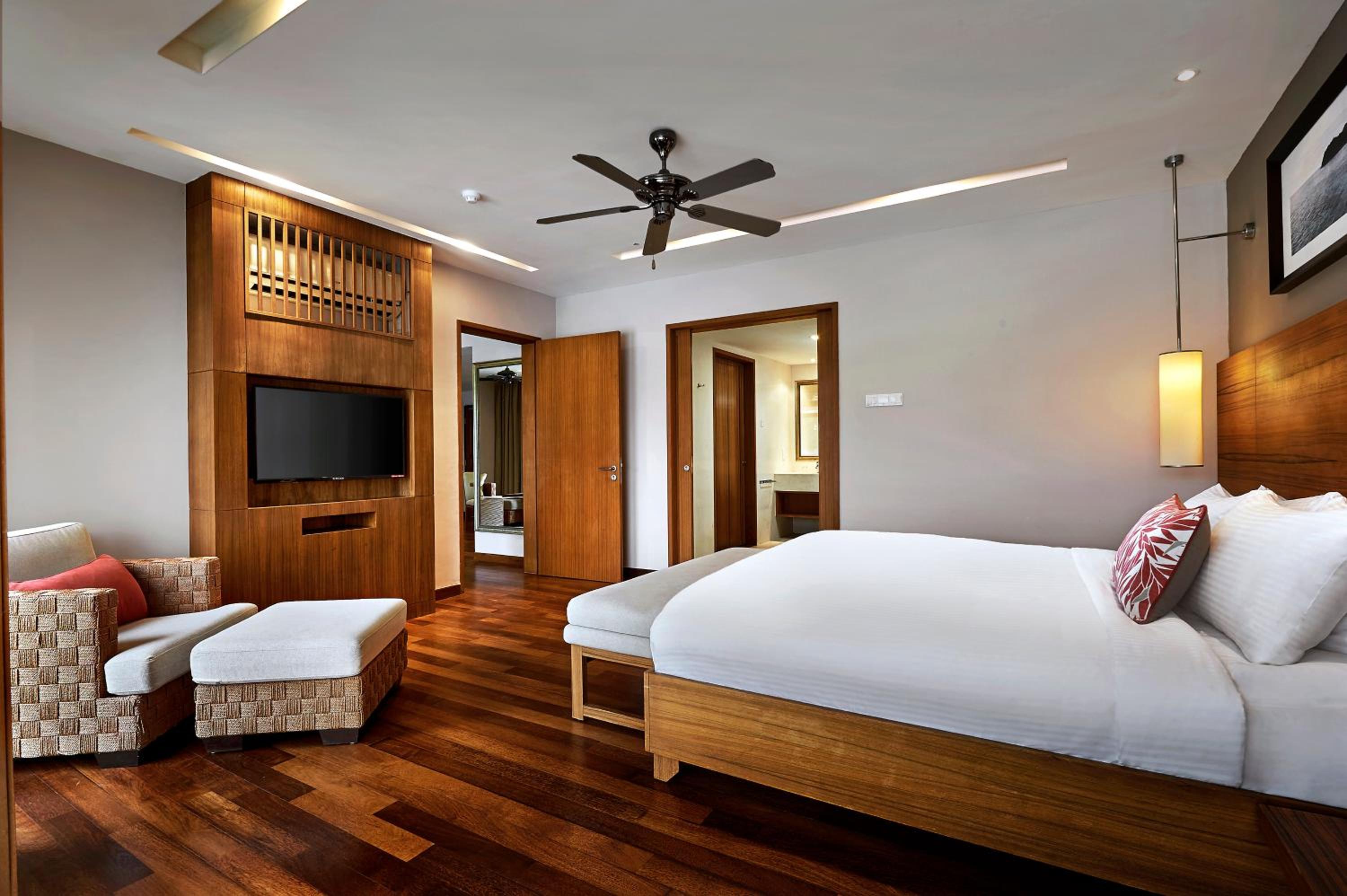 Two Bedroom Bayview Suite - Photo 14