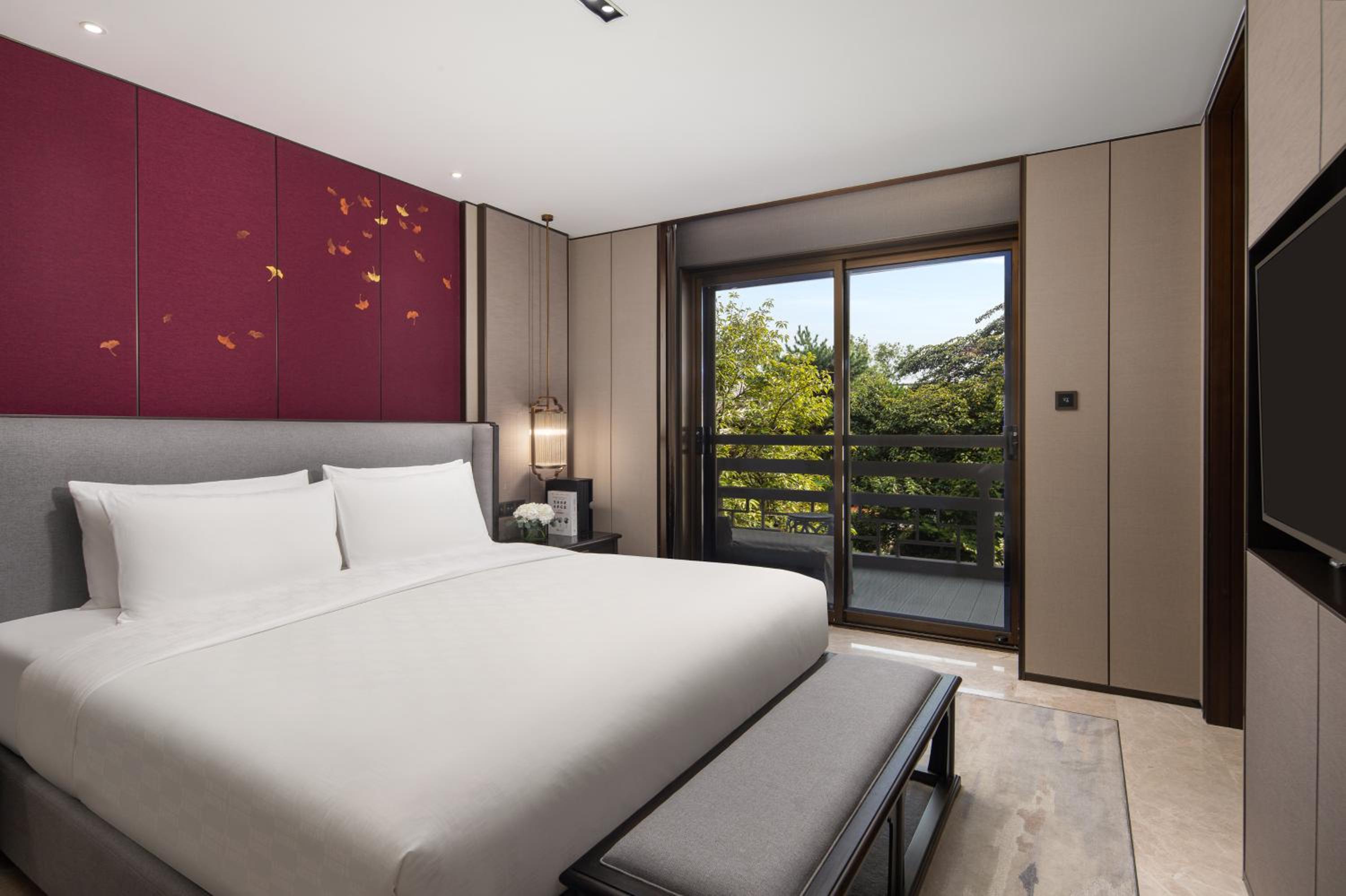 One-Bedroom Suite with Balcony