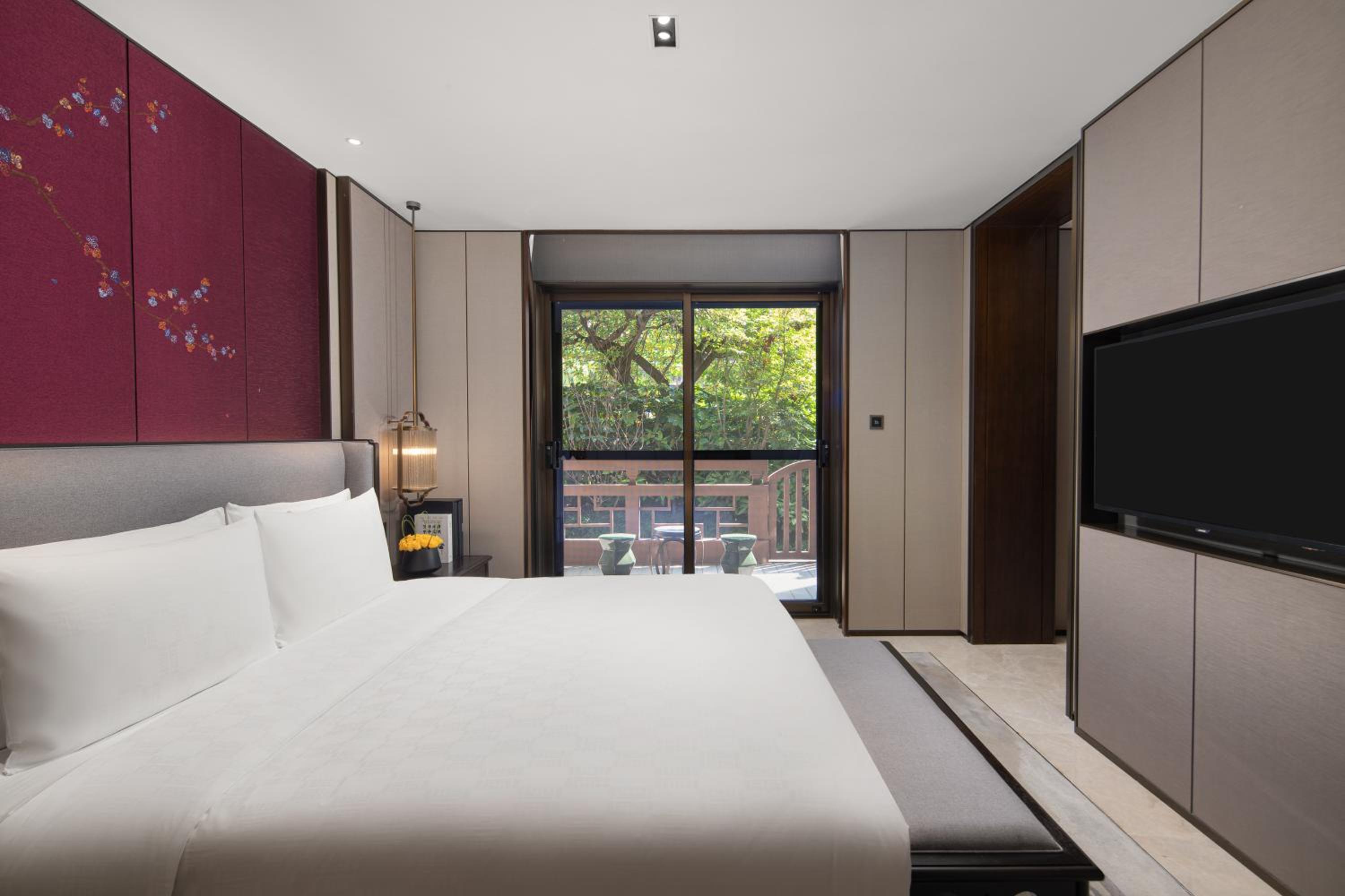 One-Bedroom Suite Balcony Garden View