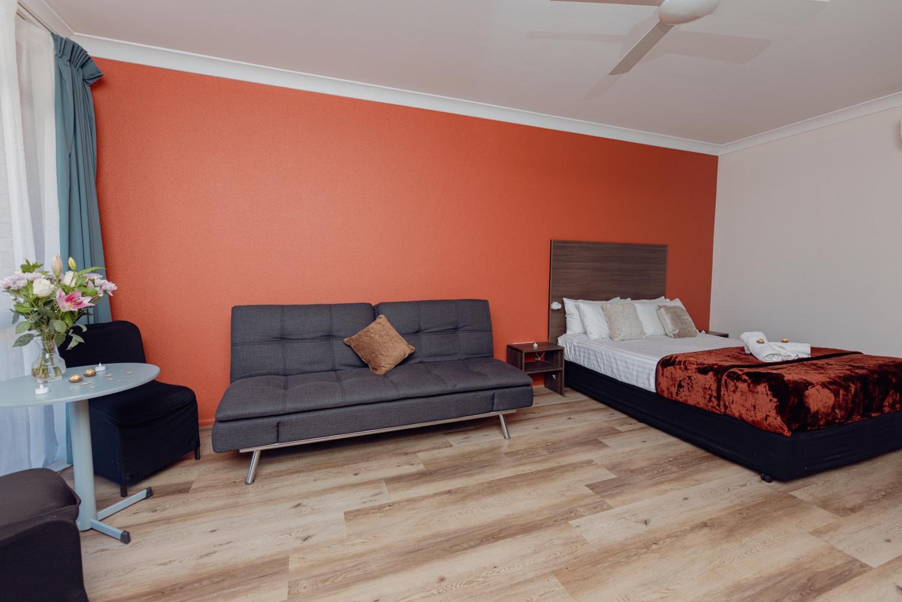 Deluxe Queen Room - Photo 8