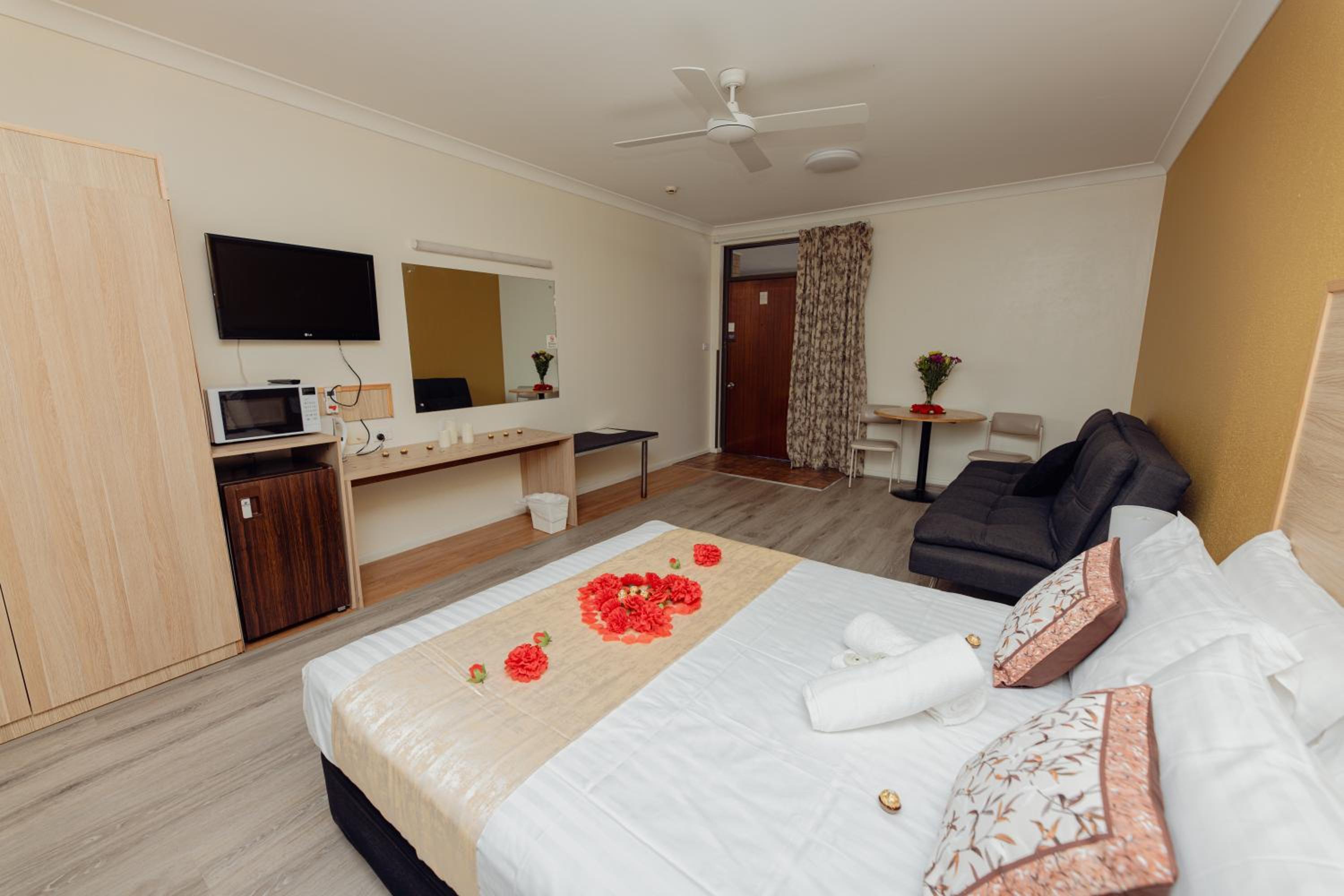 Deluxe Queen Room - Photo 7