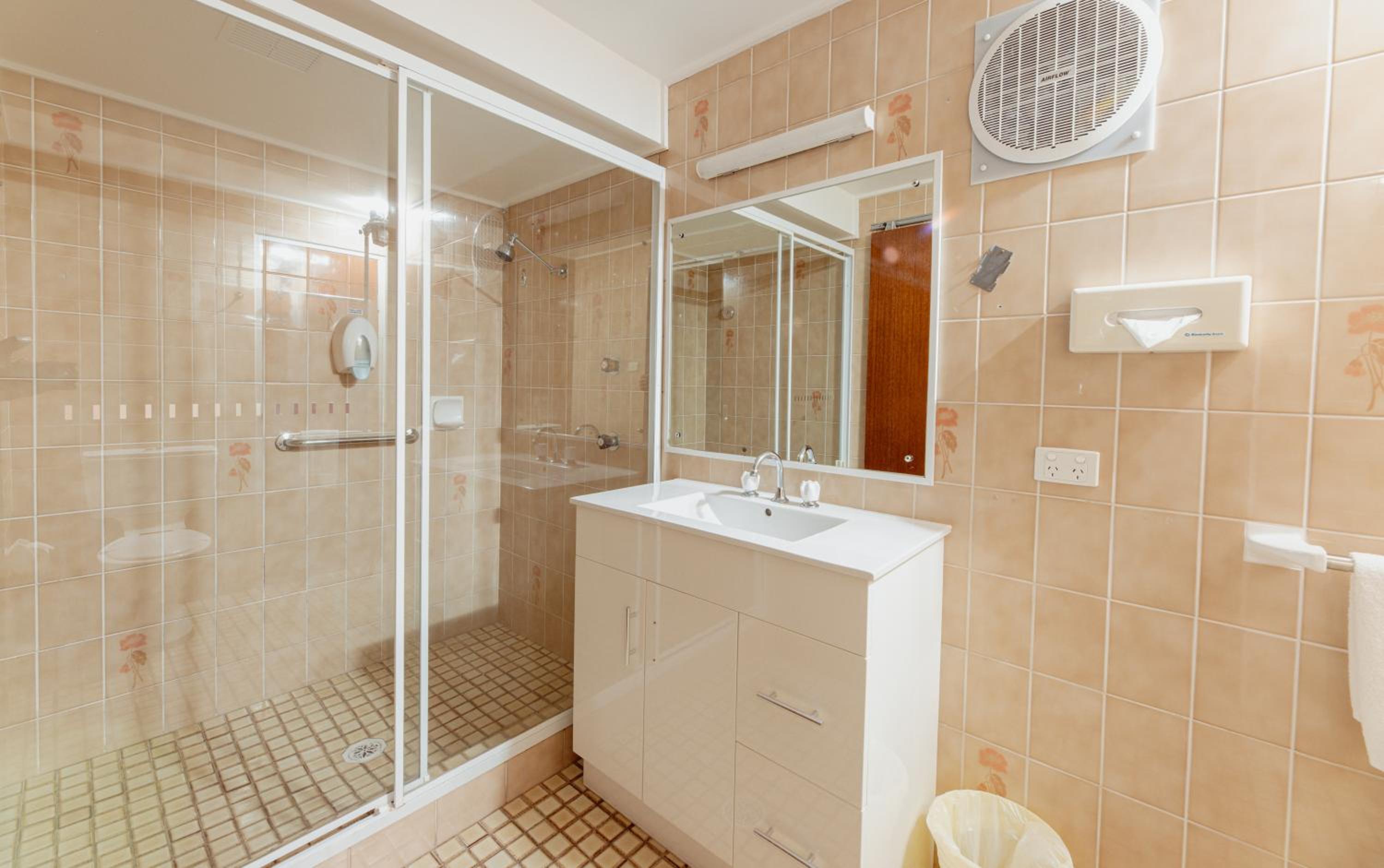 Twin Room - Photo 2
