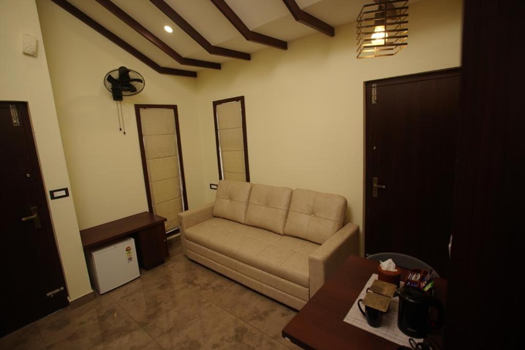 King Suite with Balcony photo 3