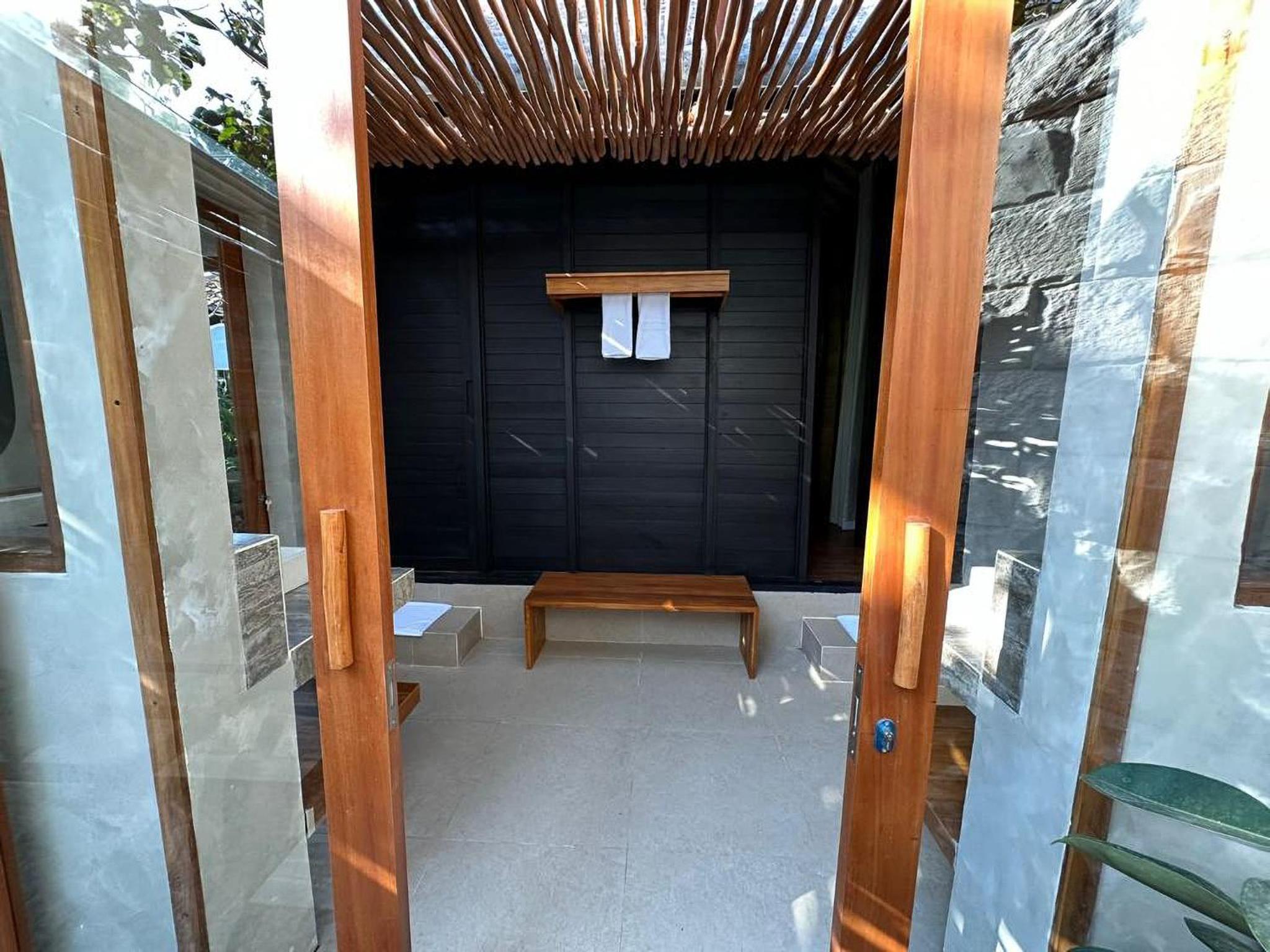 Suite - Photo 11