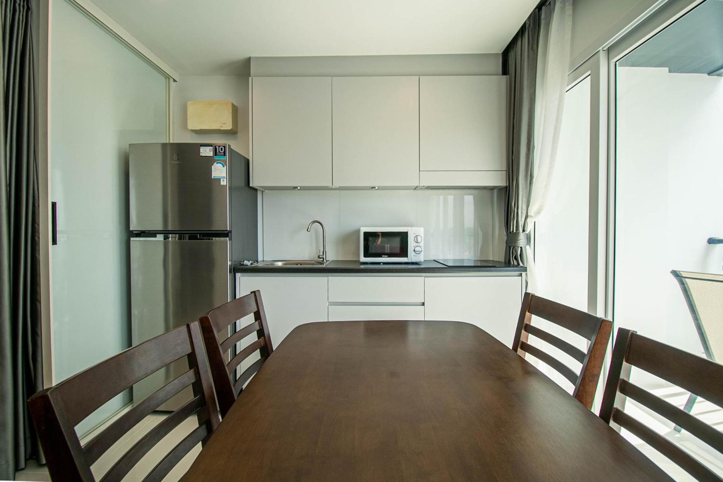 Apartment with Terrace - Photo 6