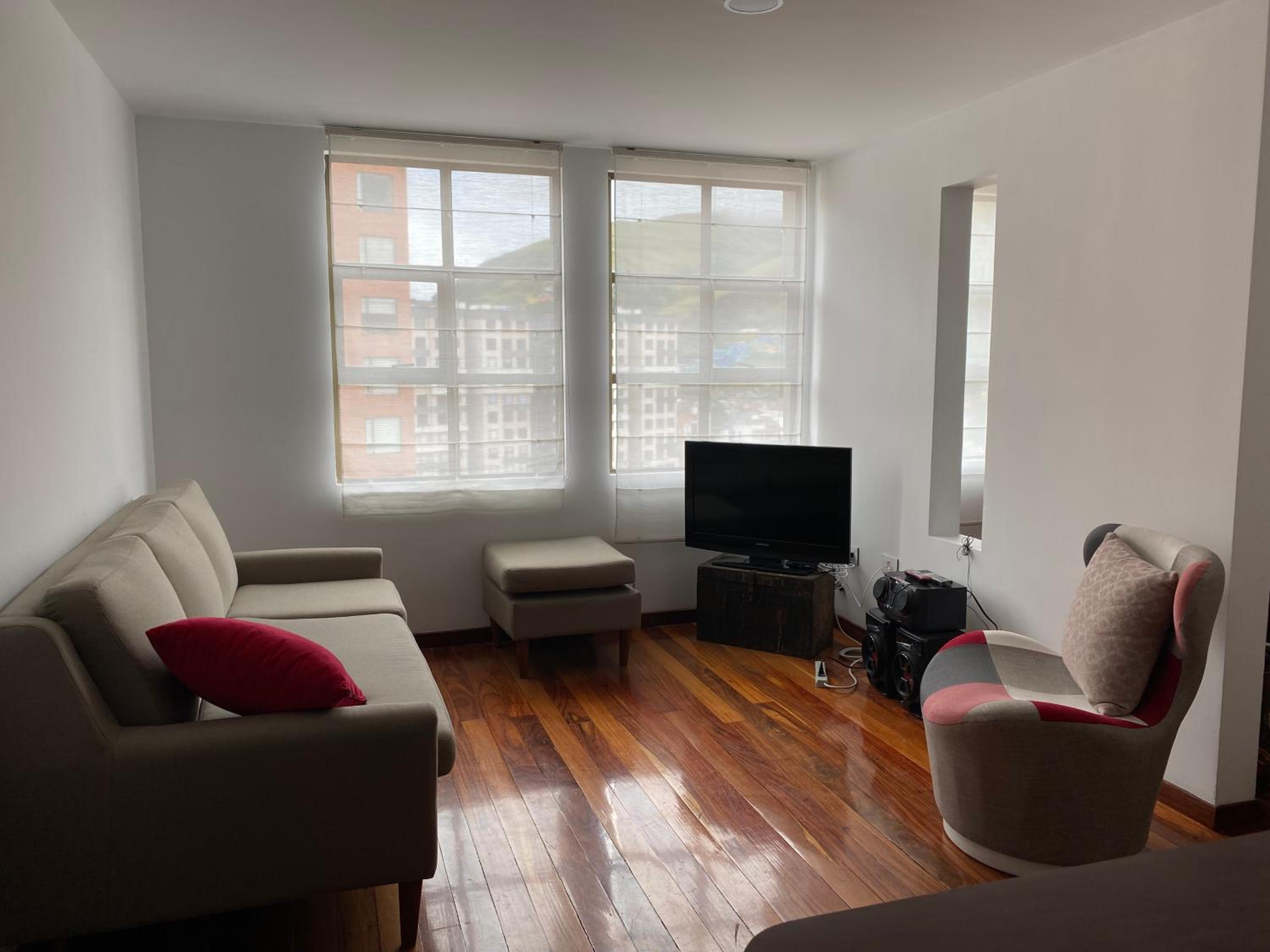 One-Bedroom Apartment photo 1