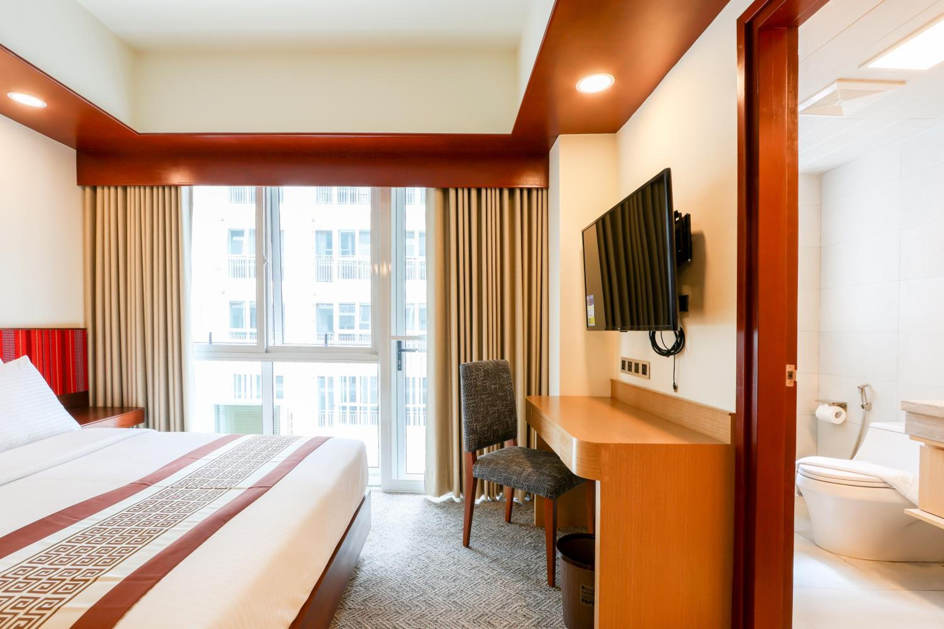 Deluxe Queen Room - Photo 3