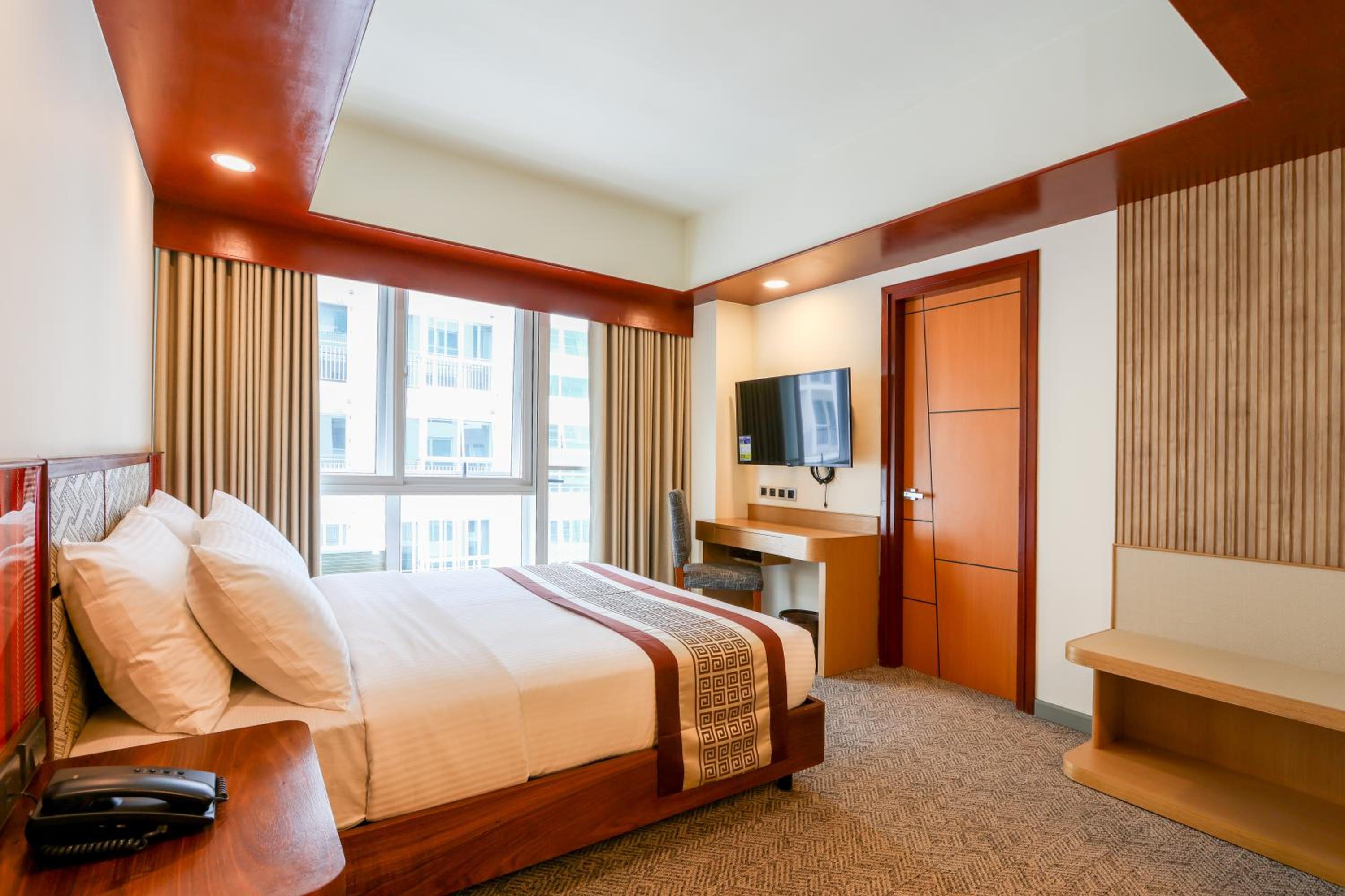 Deluxe Queen Room - Photo 2