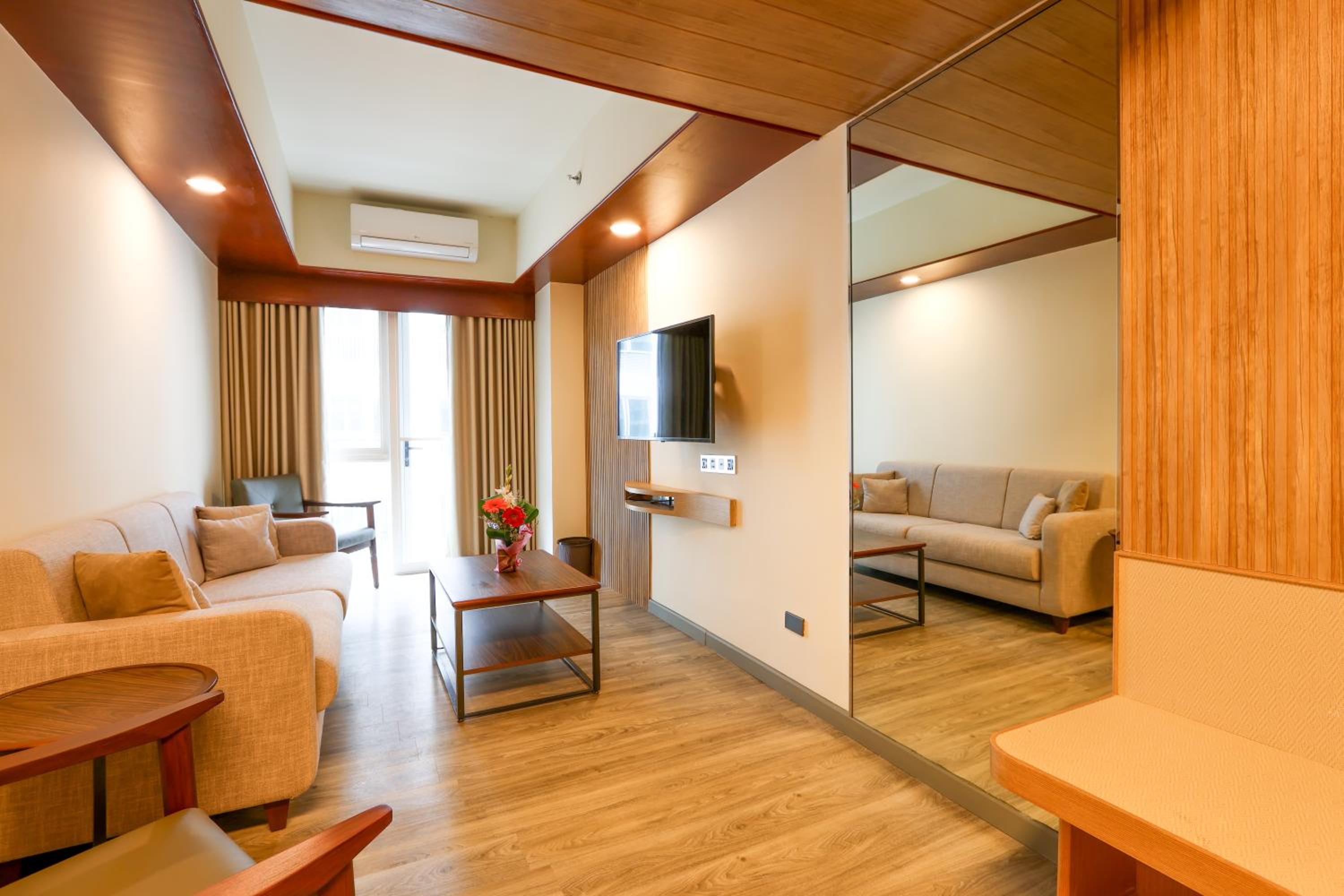 One-Bedroom Suite - Photo 2