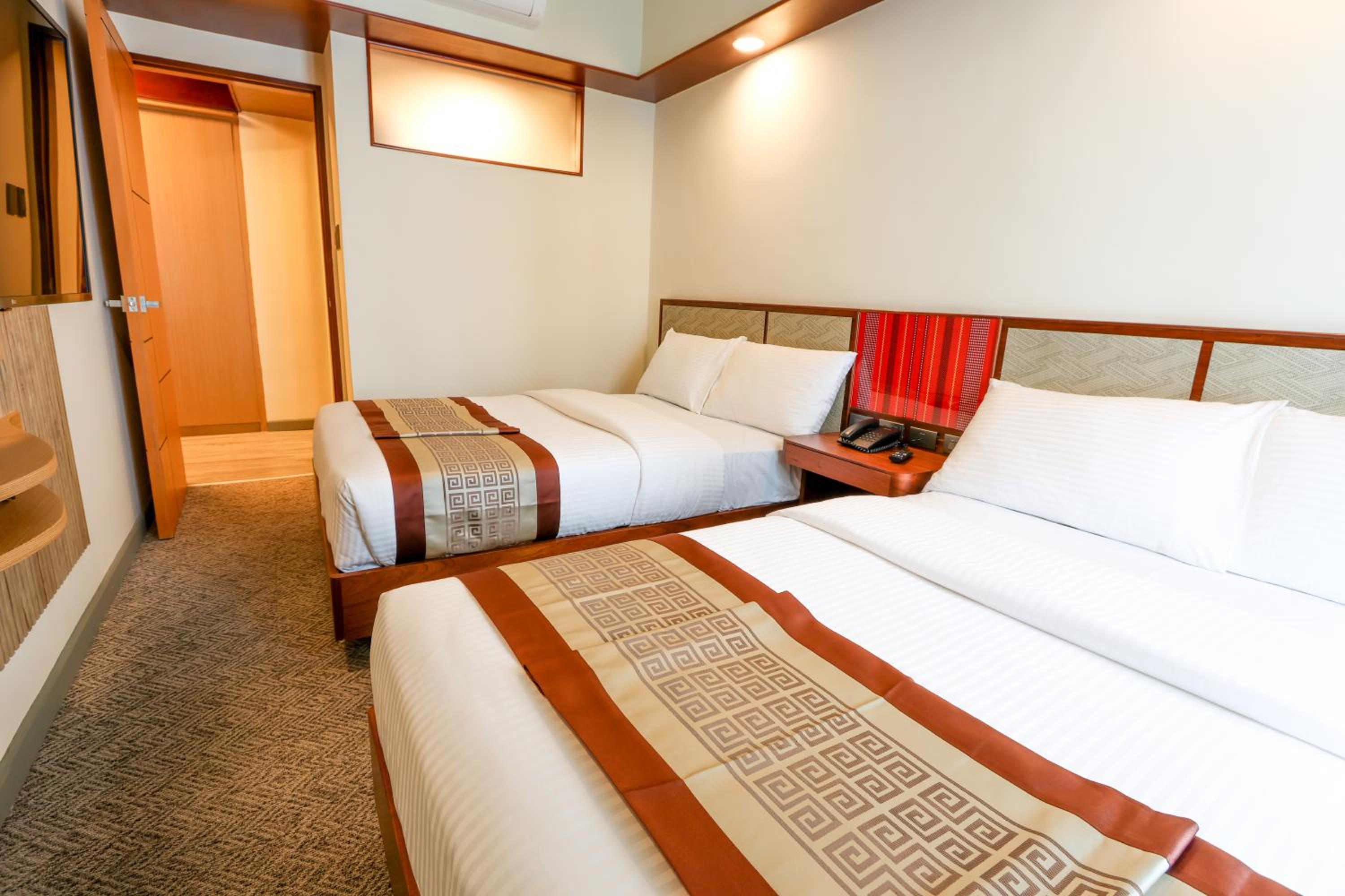 One-Bedroom Suite - Photo 4