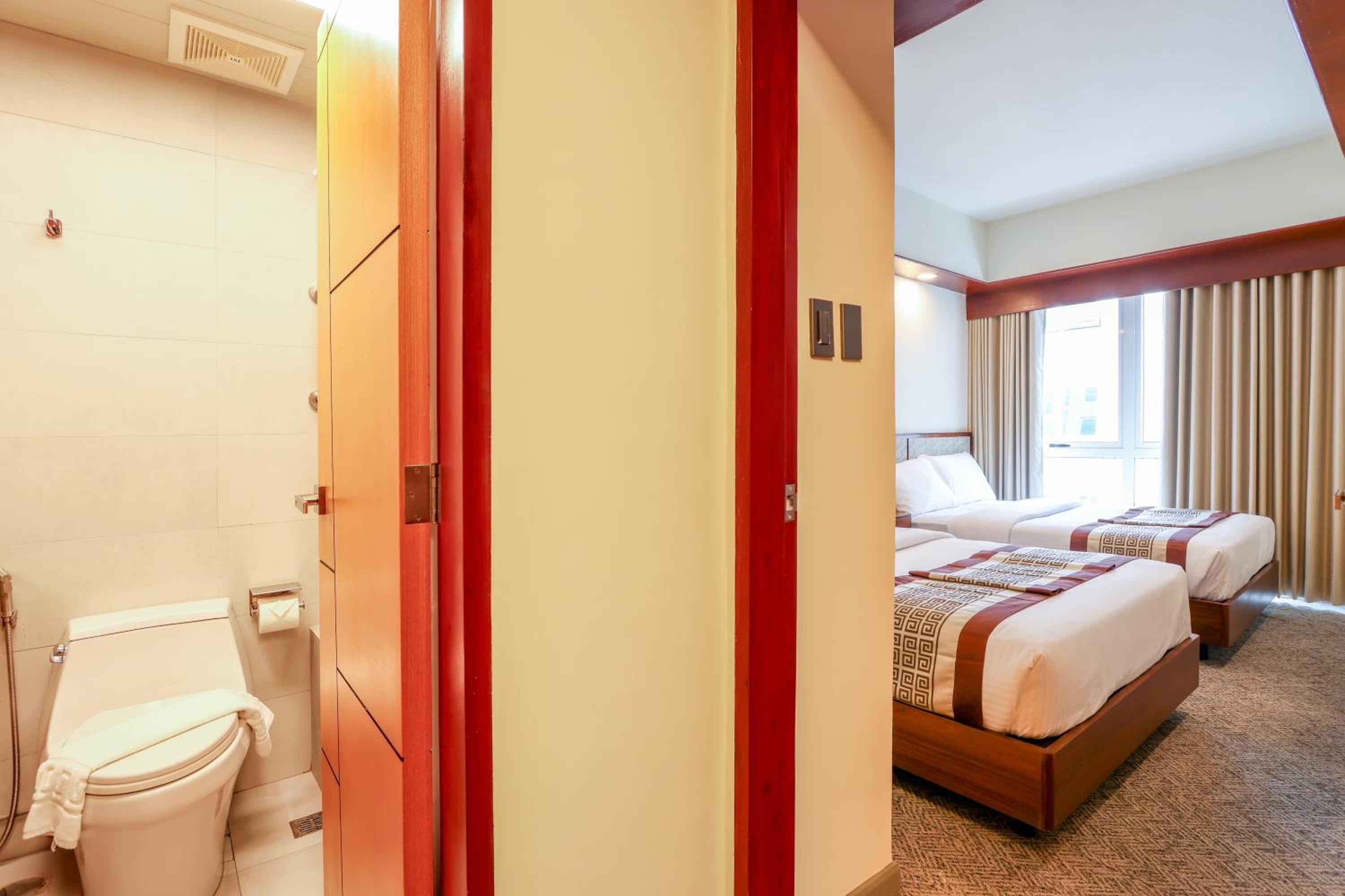 One-Bedroom Suite - Photo 3