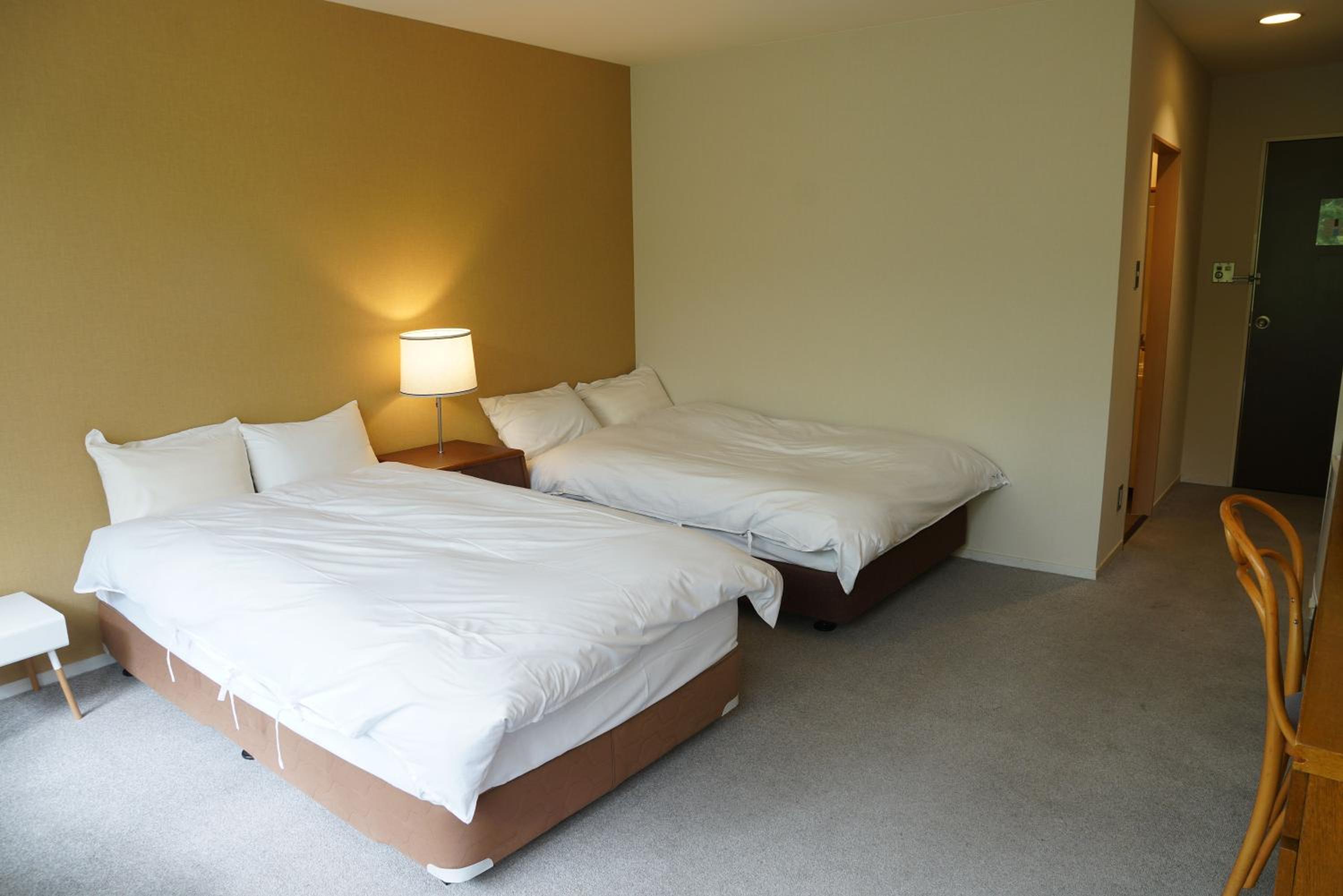 Standard Twin Room - Photo 6