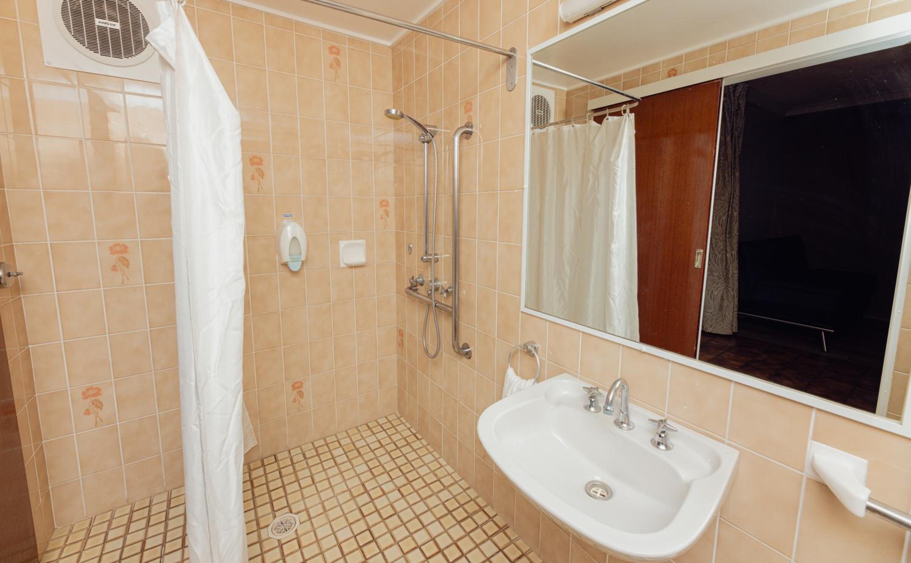Twin Room - Photo 3