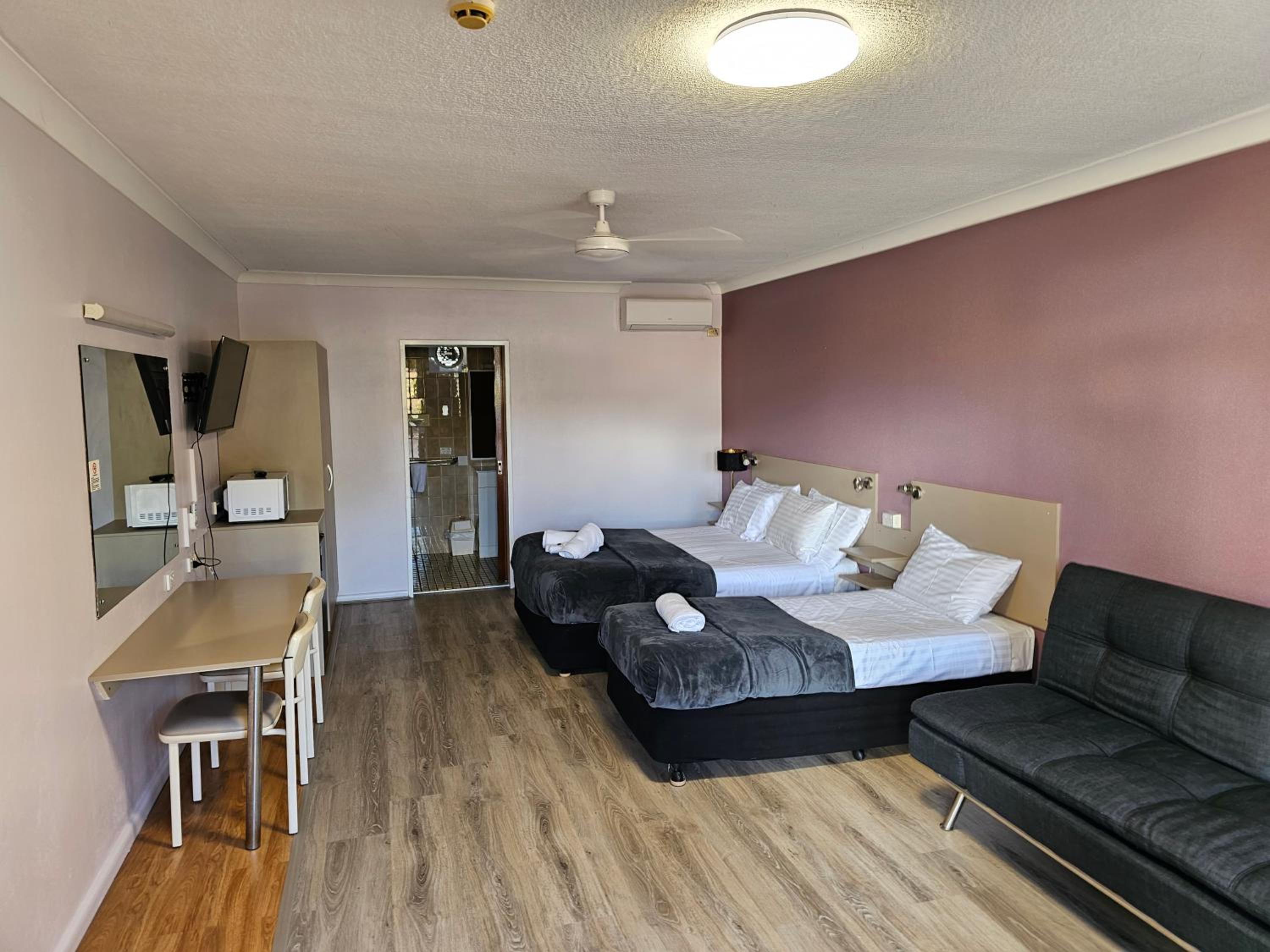 Twin Room - Photo 7
